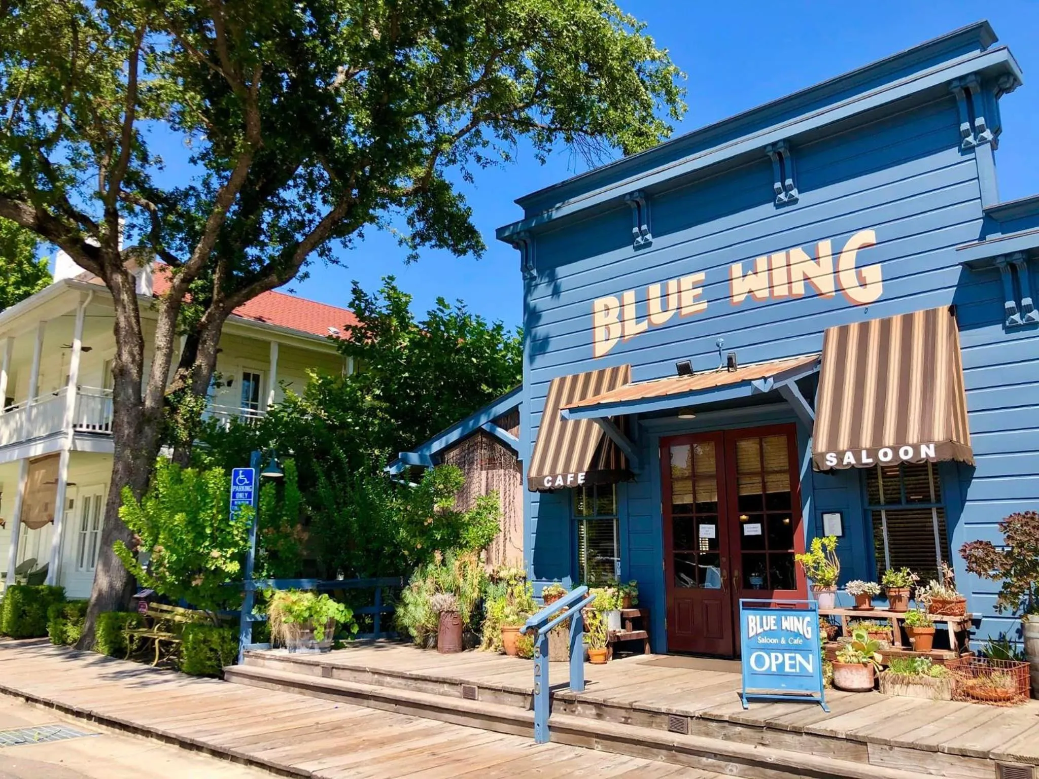 Restaurant/places to eat in Tallman Hotel