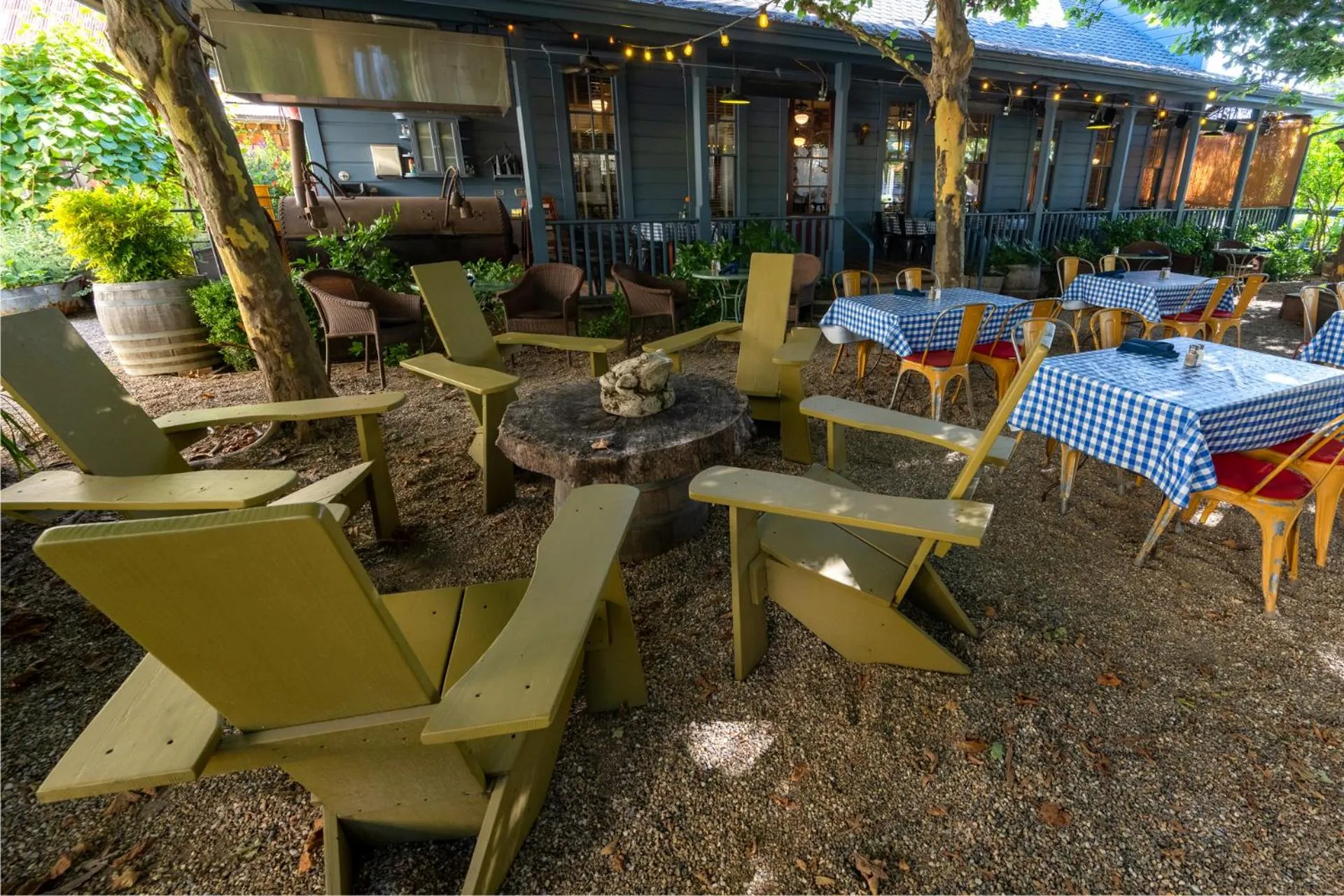 Restaurant/places to eat in Tallman Hotel