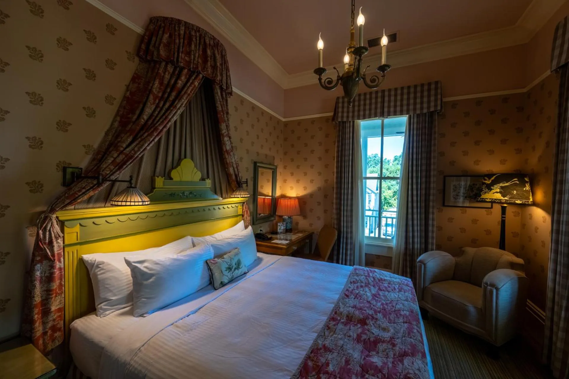 Bed in Tallman Hotel