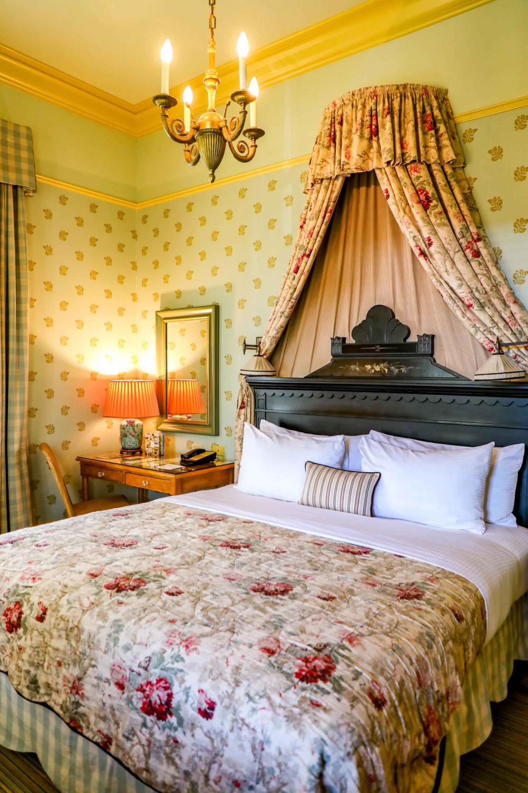 Bedroom, Bed in Tallman Hotel