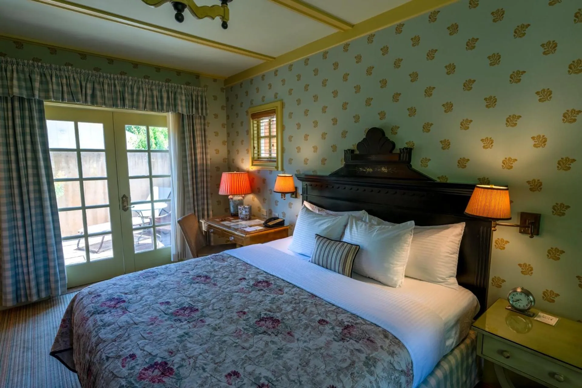 Bed in Tallman Hotel