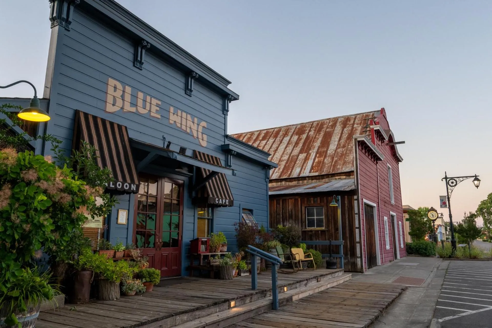 Restaurant/places to eat in Tallman Hotel