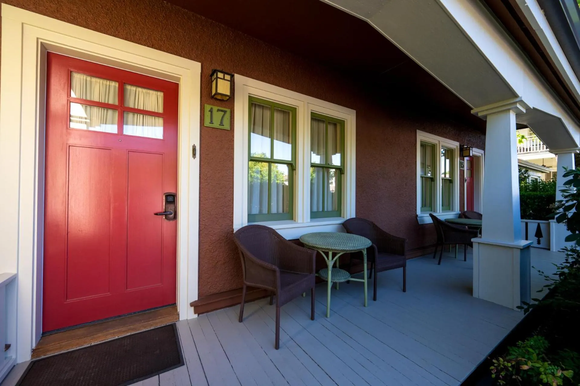 Facade/entrance in Tallman Hotel