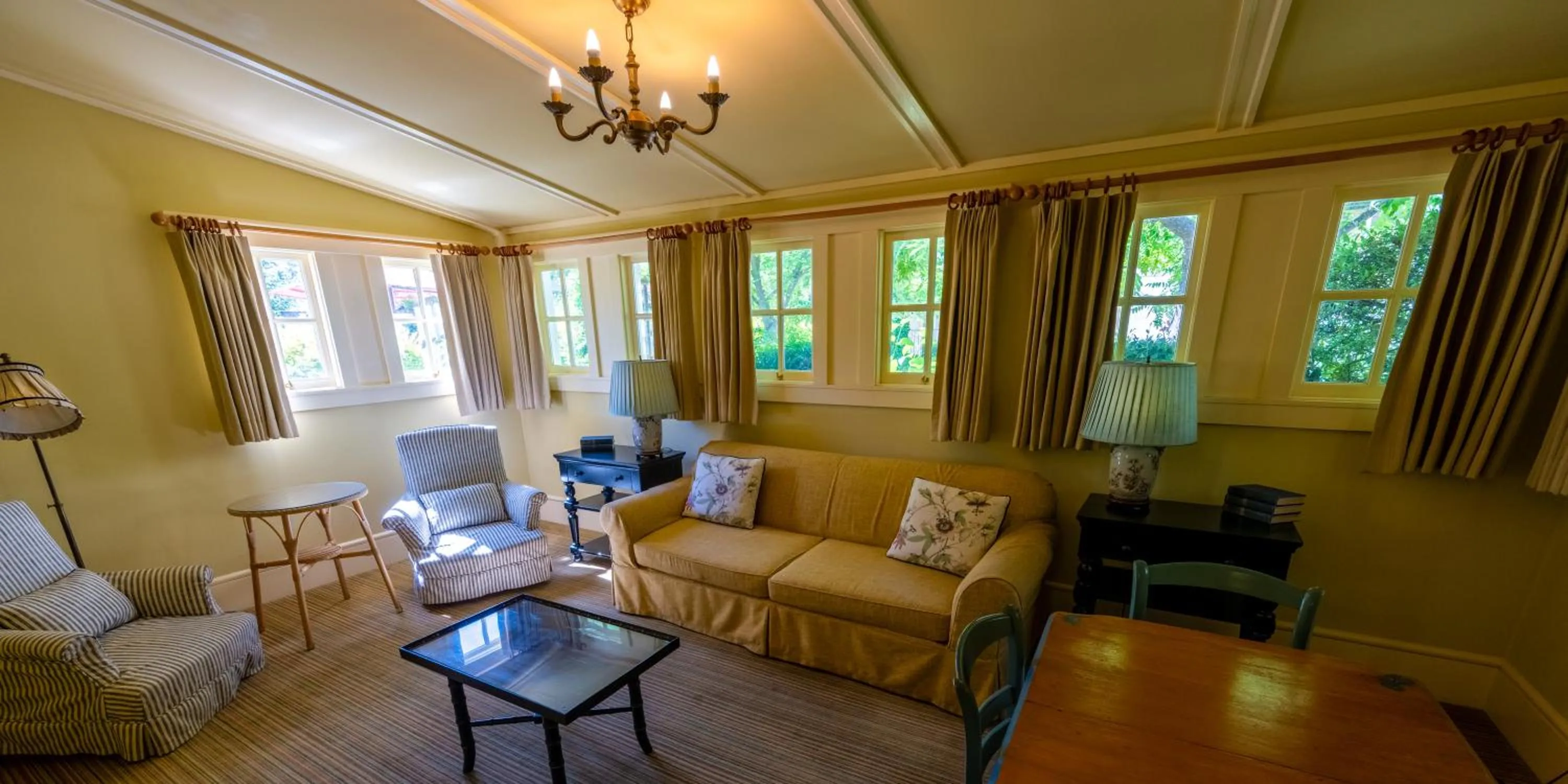 Living room in Tallman Hotel