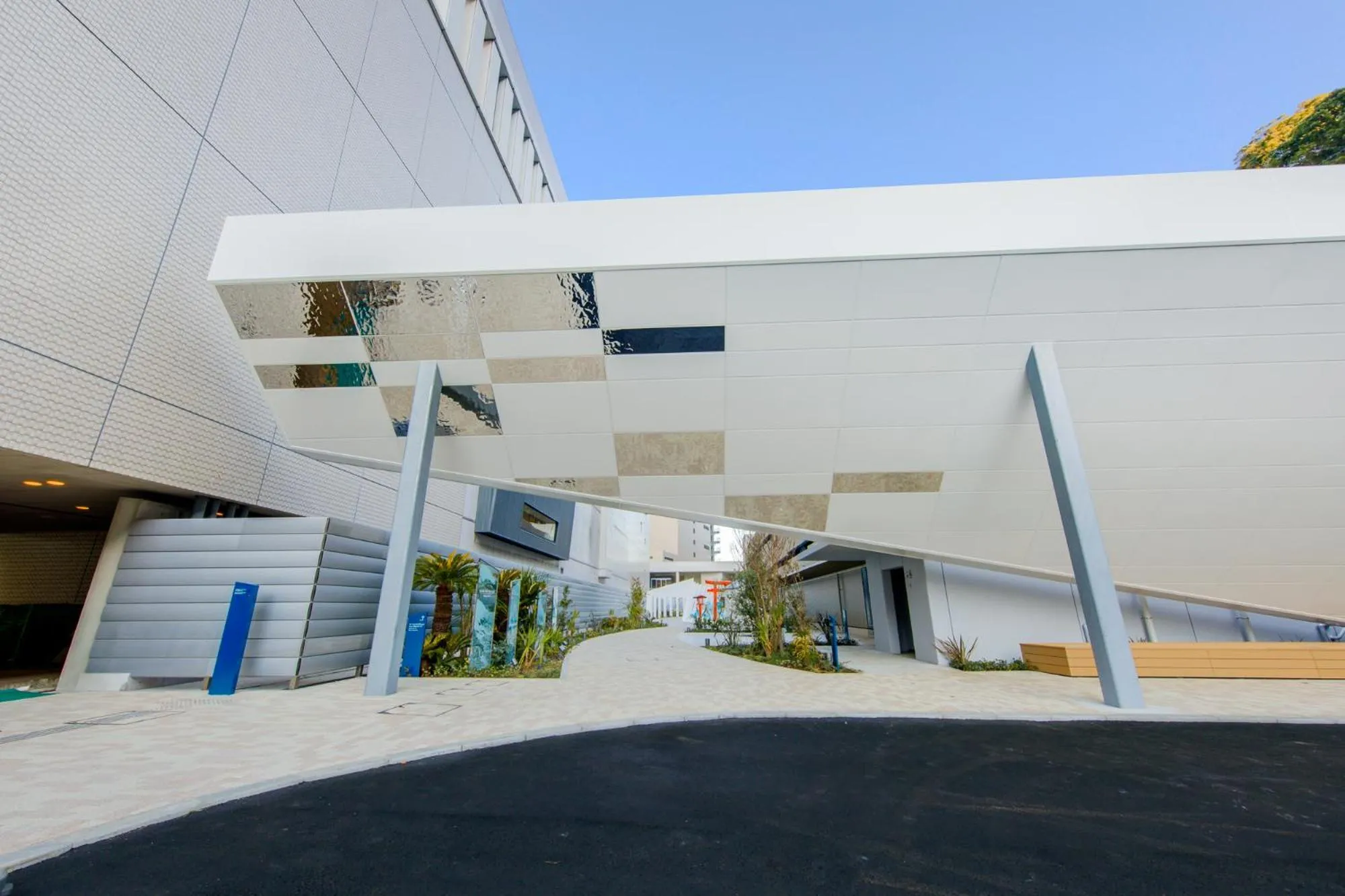 Facade/entrance in Atami Korakuen Hotel