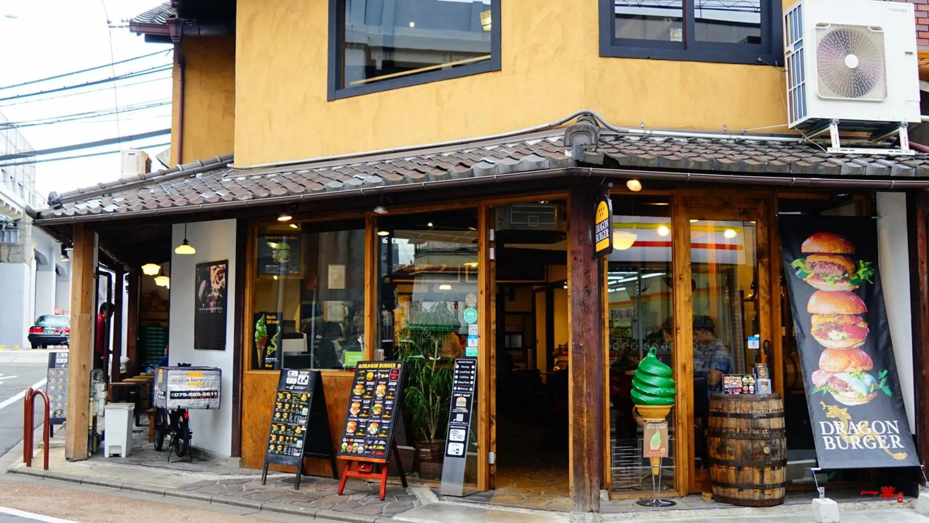 Restaurant/places to eat in A Leaf Inn