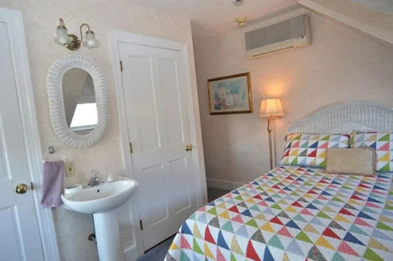 Bed in Luther Ogden Inn