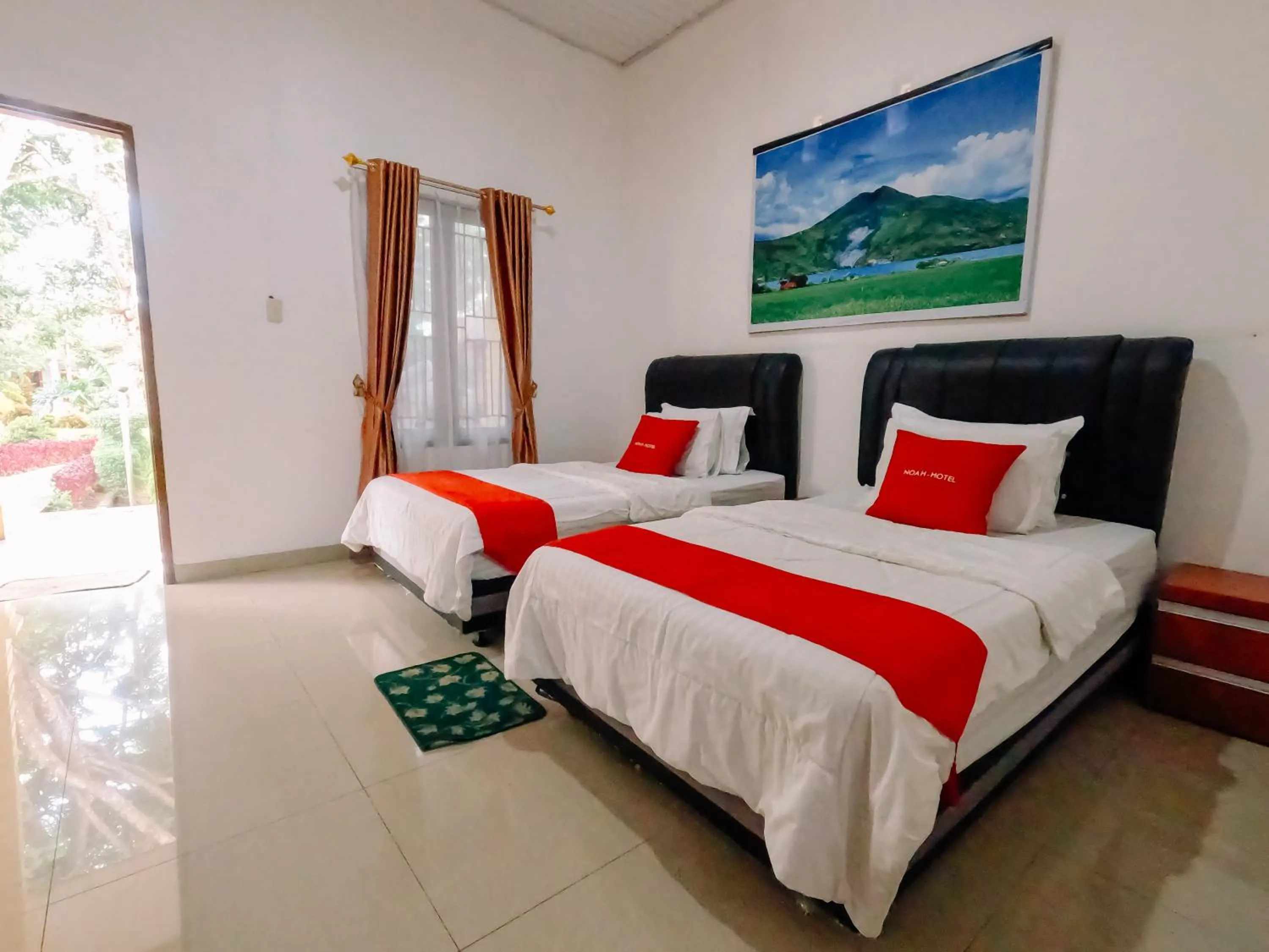 Bed in Noah Hotel Silangit