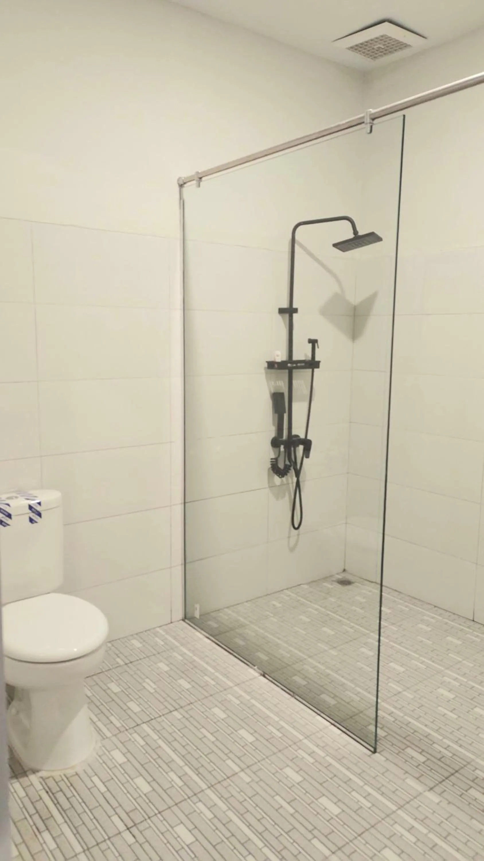 Shower in Noah Hotel Silangit