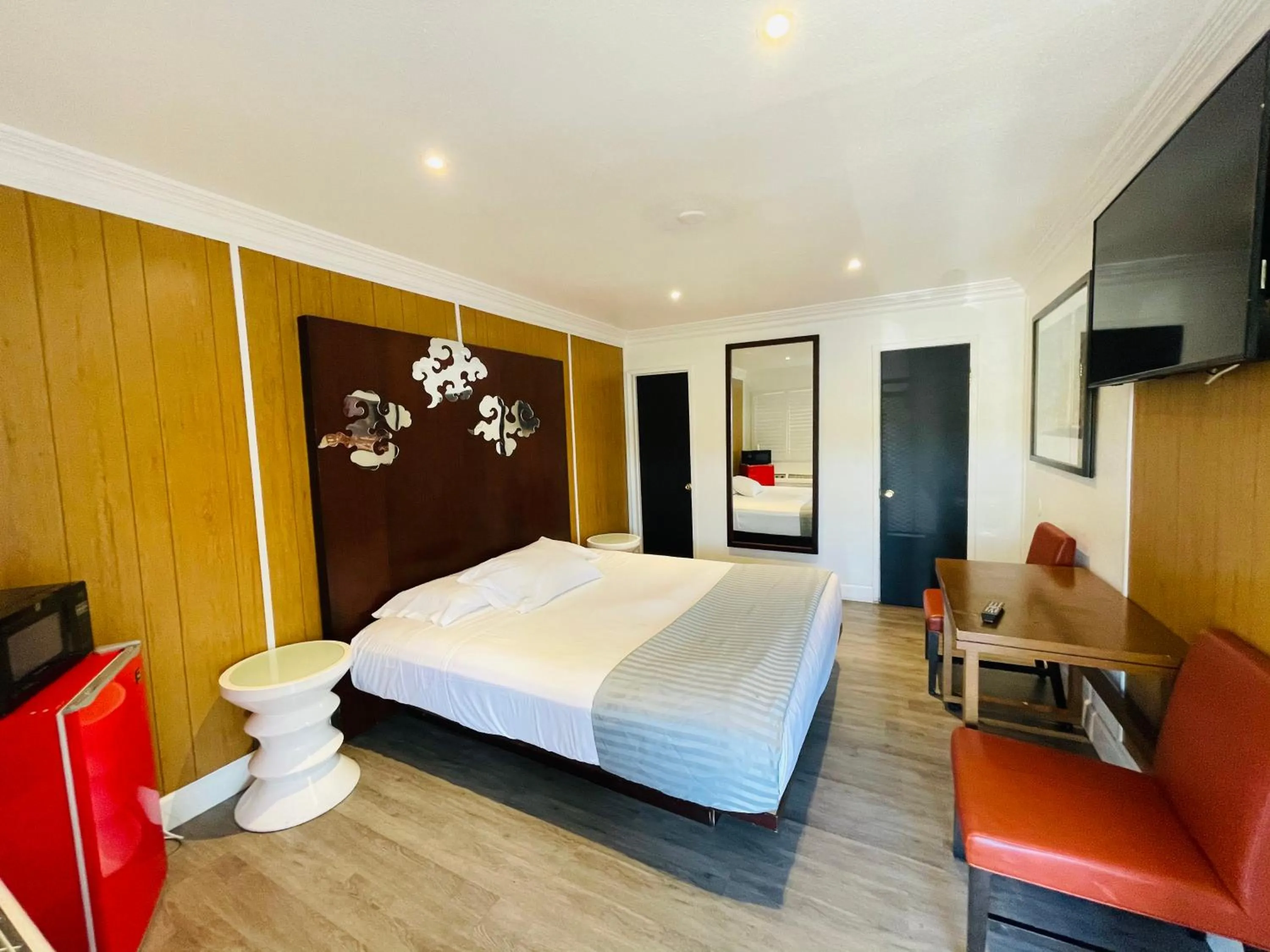 Bed in Casa Blanca Inn - Whittier, Los Angeles