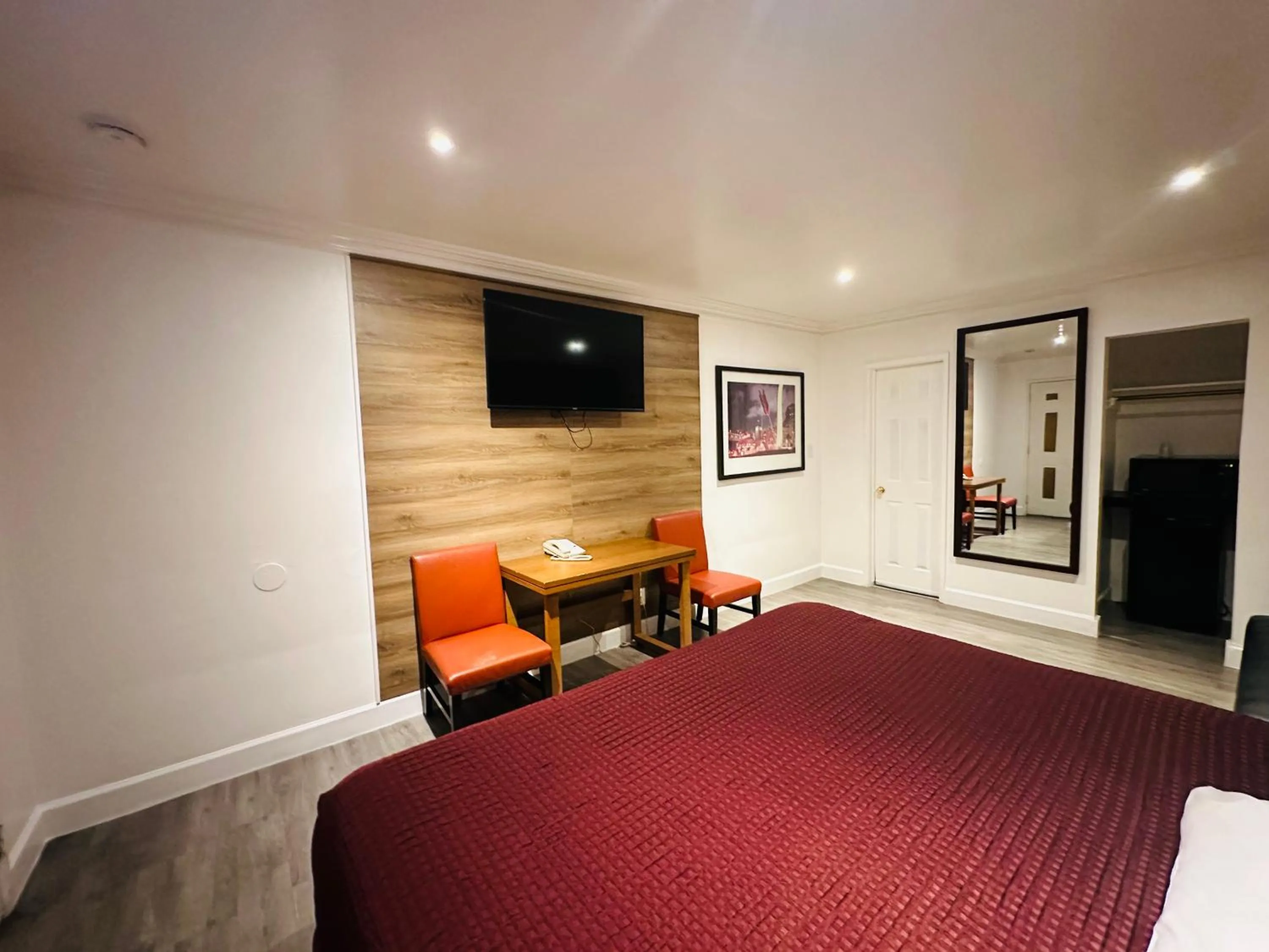 Bed in Casa Blanca Inn - Whittier, Los Angeles