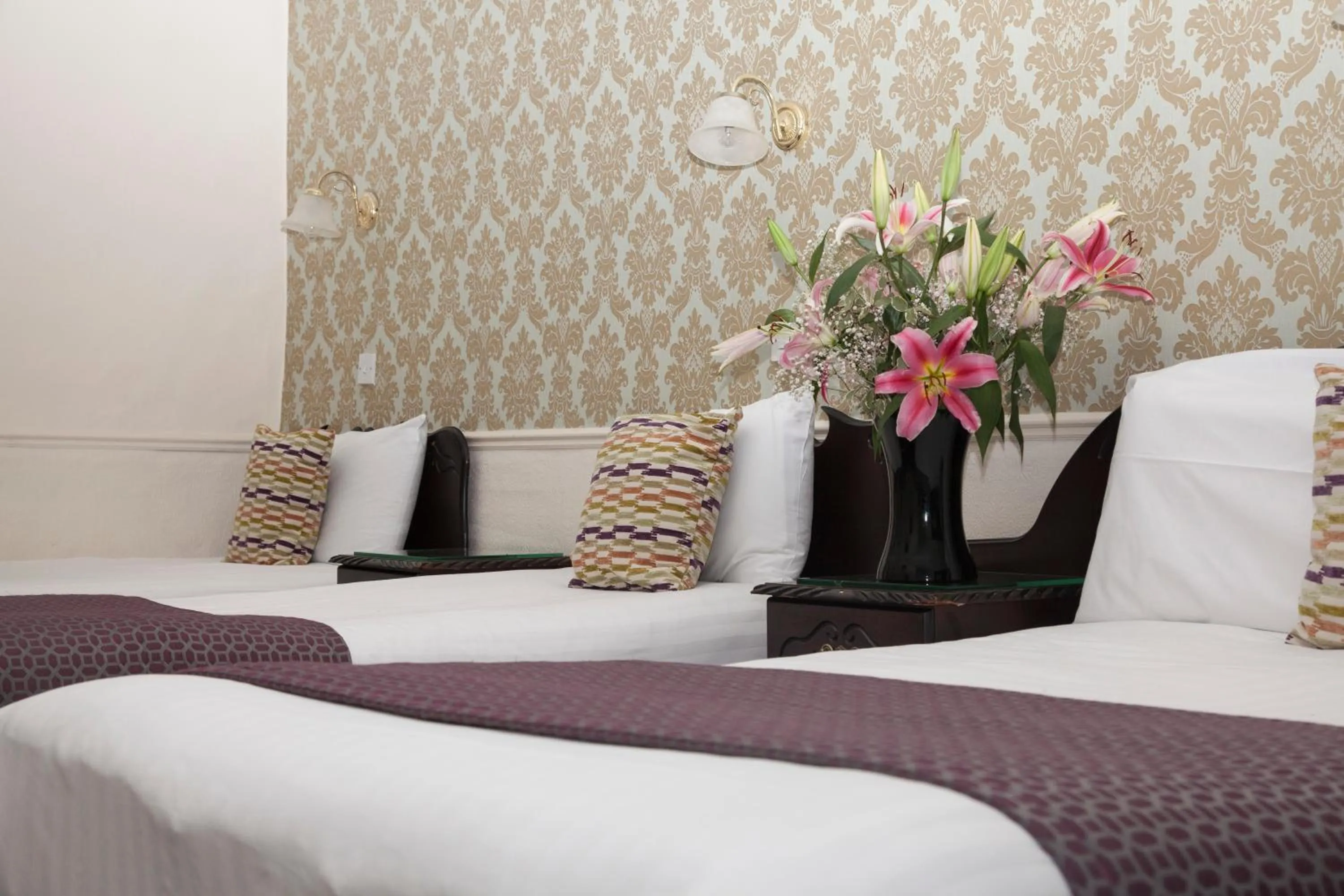 Bedroom, Bed in Club House Hotel Kilkenny