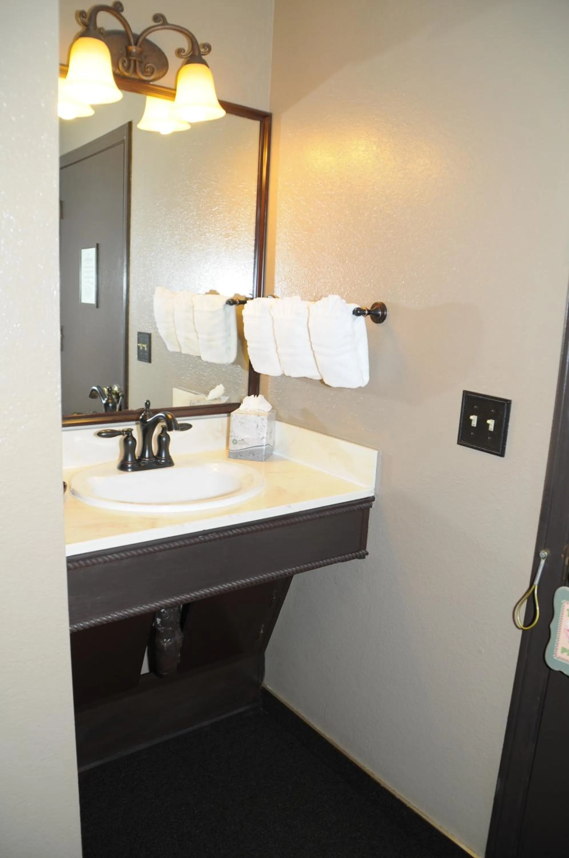 Bathroom in The North Shore Inn