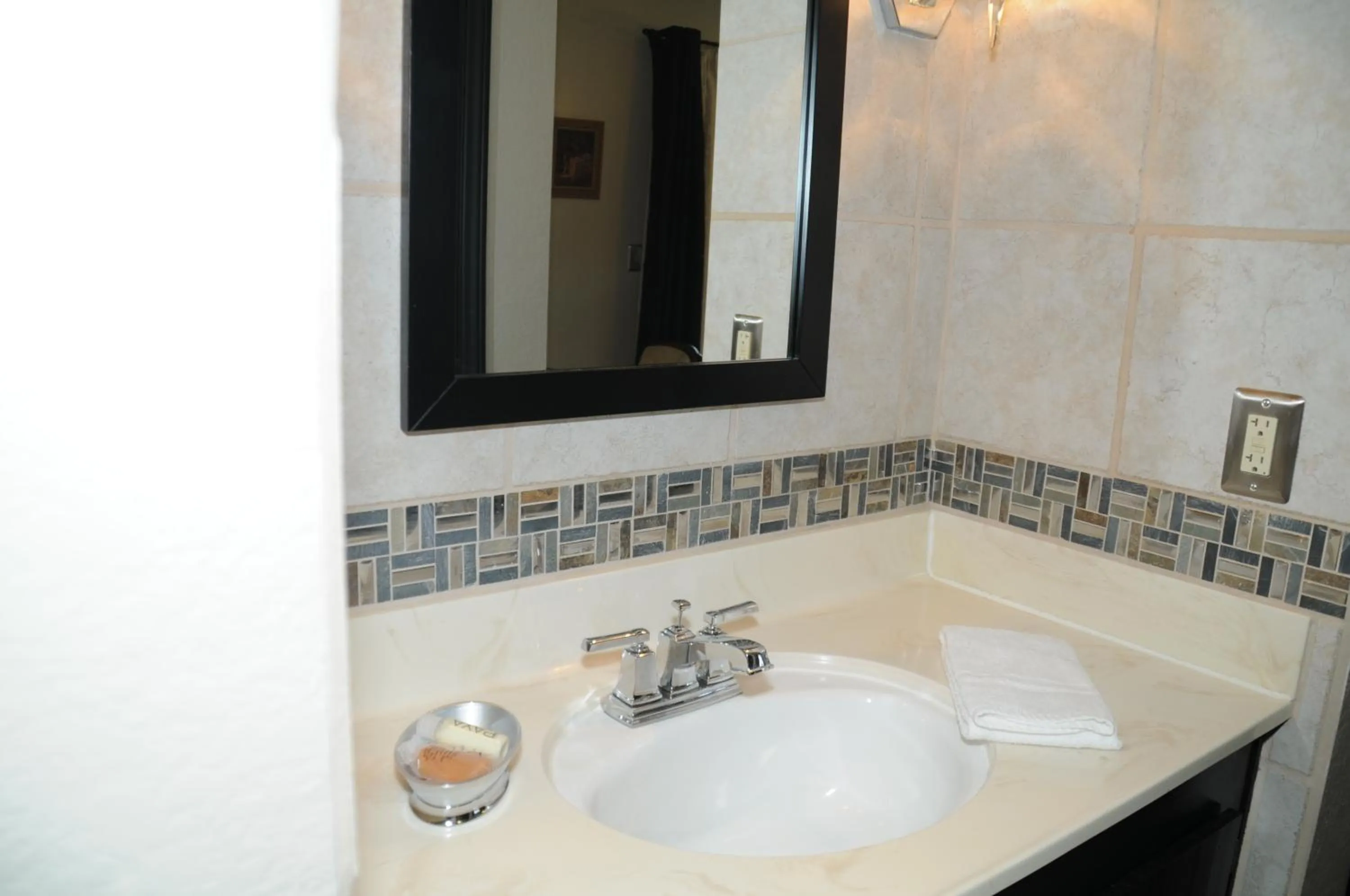 Bathroom in The North Shore Inn