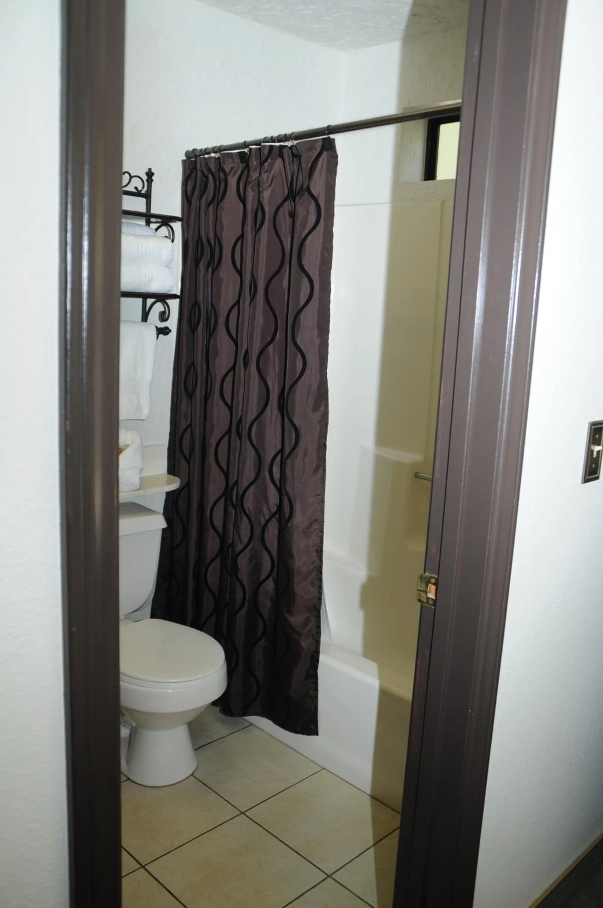 Shower in The North Shore Inn