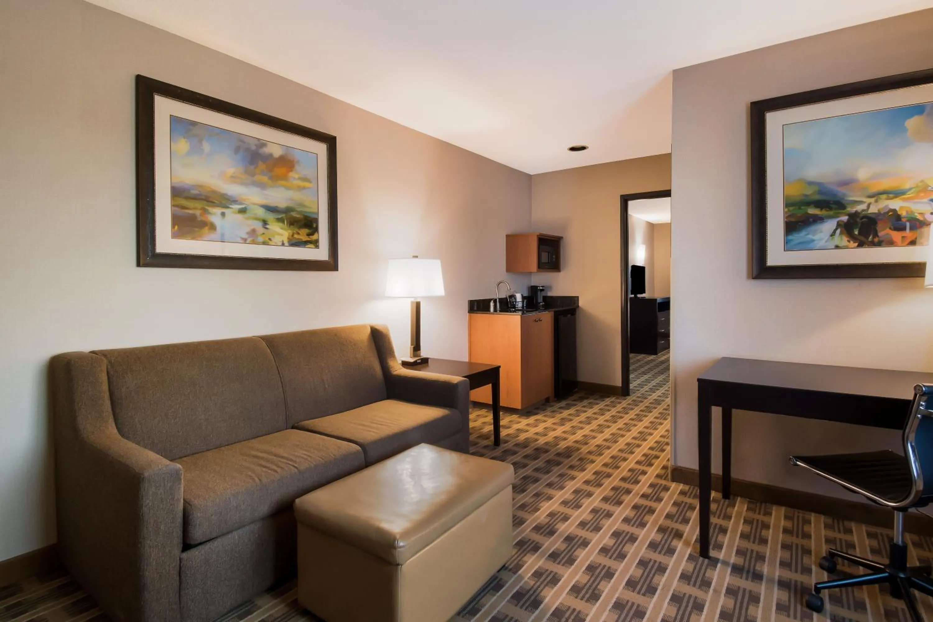 Living room in Best Western University Inn and Suites
