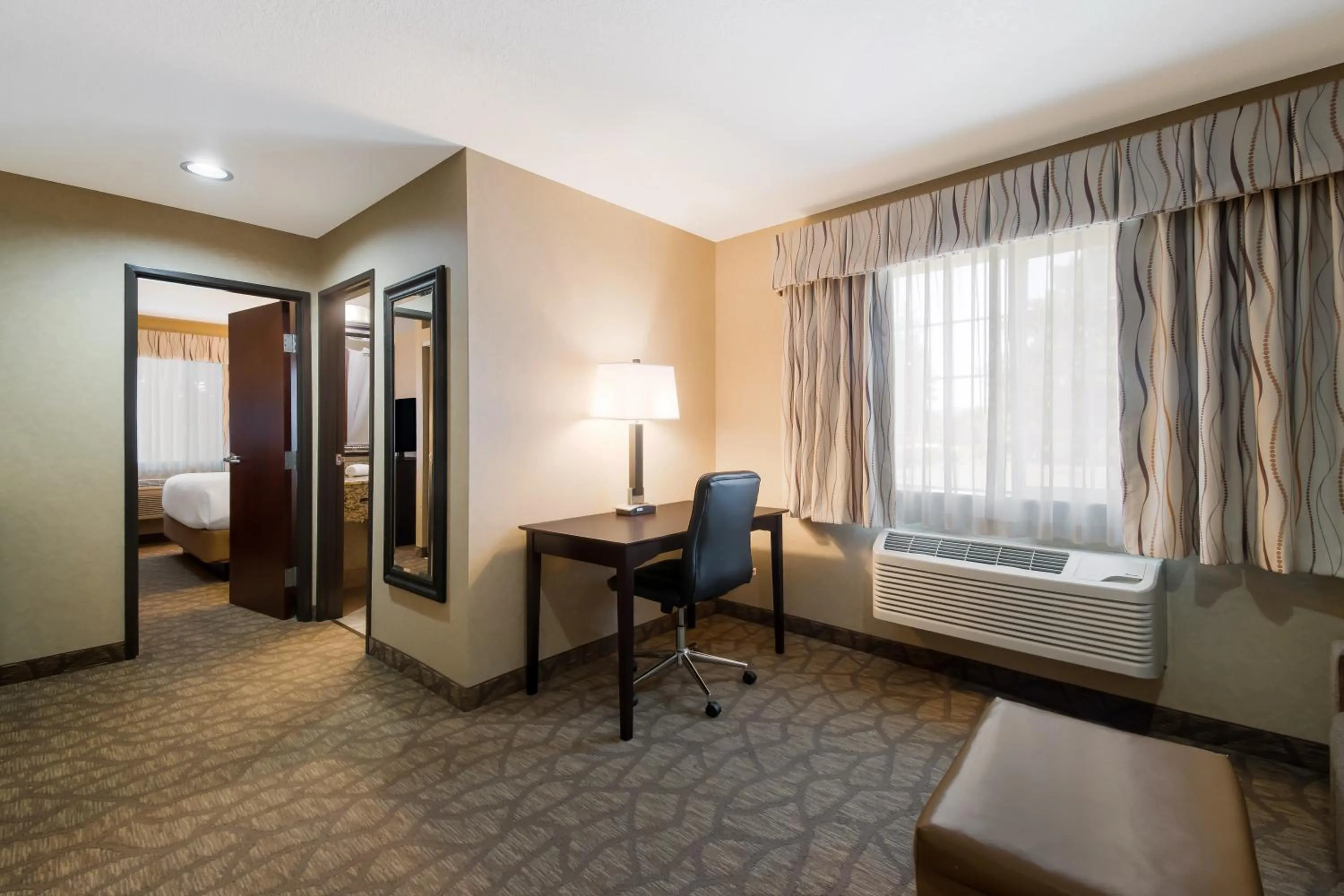 Living room in Best Western University Inn and Suites