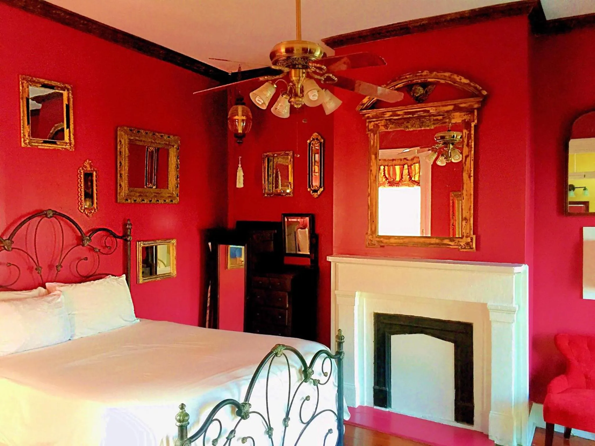 Creole Gardens Guesthouse and Inn