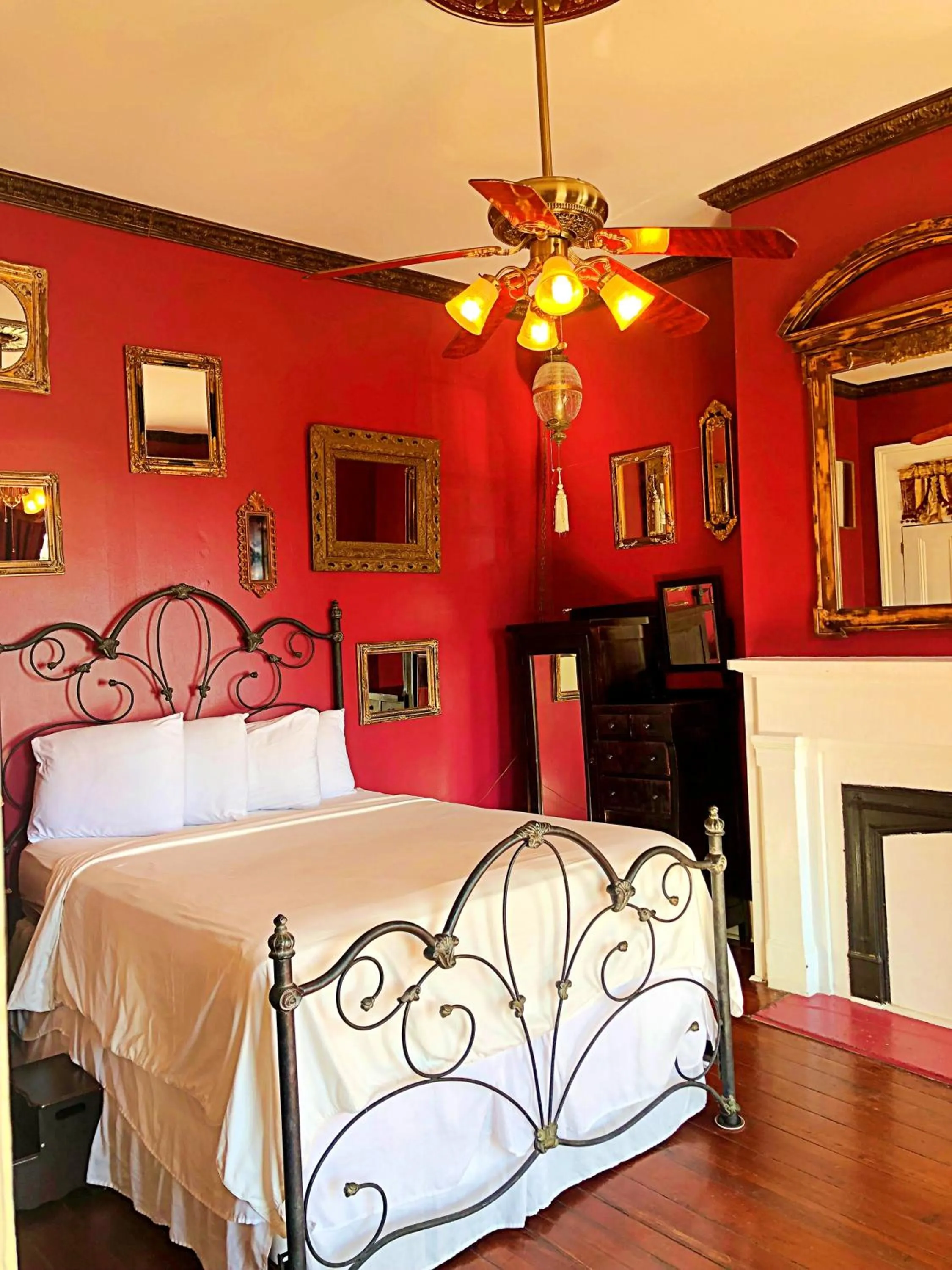 Creole Gardens Guesthouse and Inn