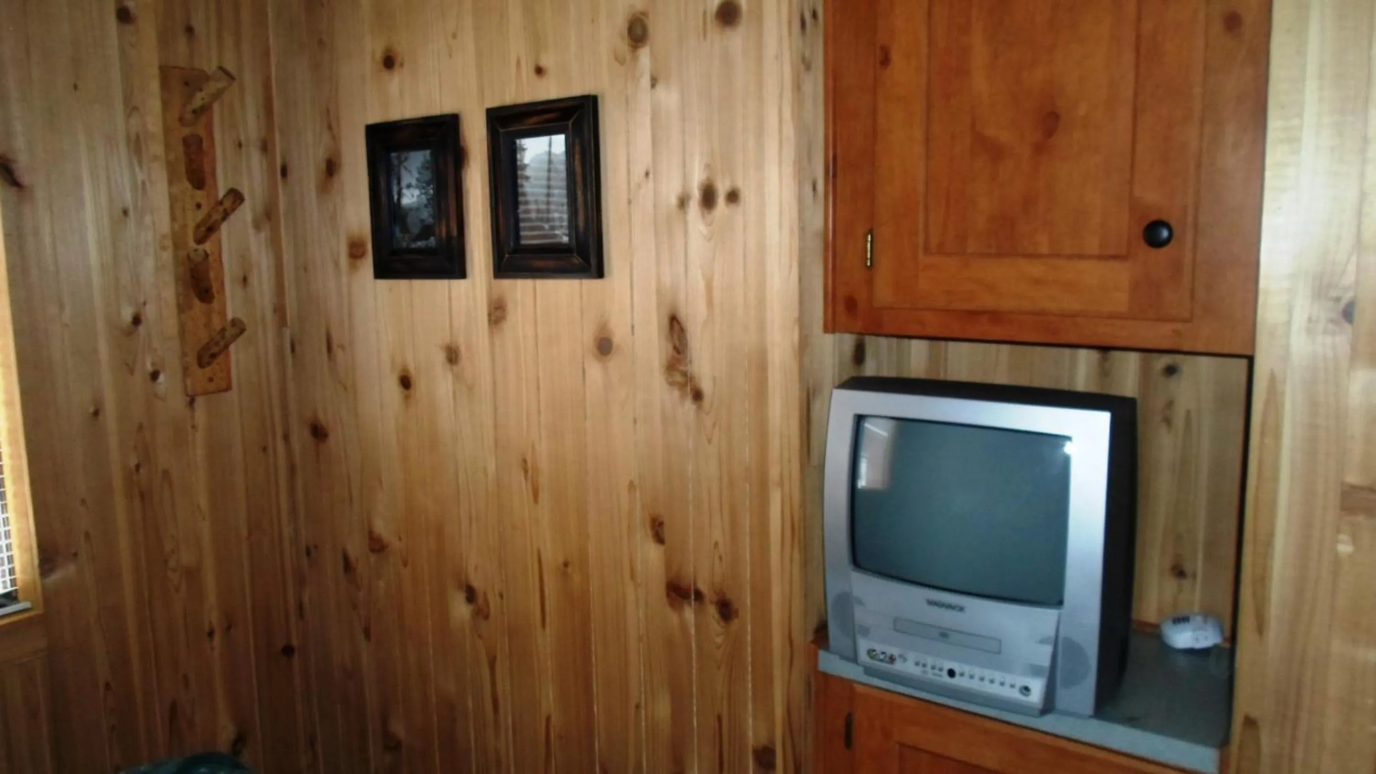 TV and multimedia in Cedar Pines Resort