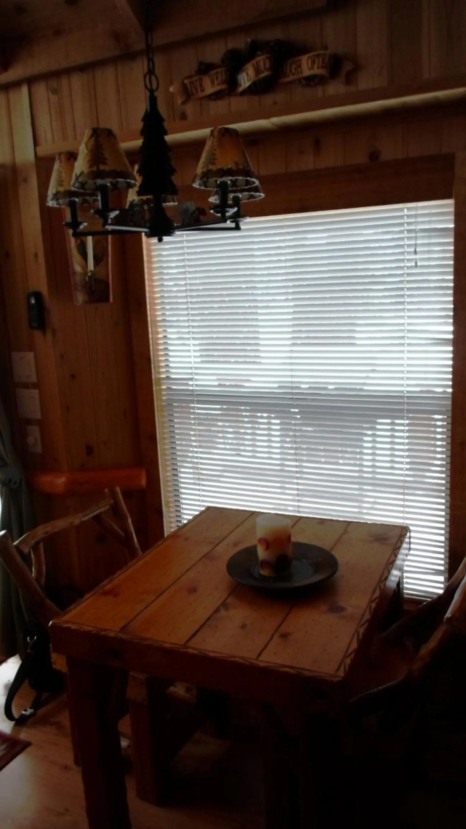 Dining area in Cedar Pines Resort