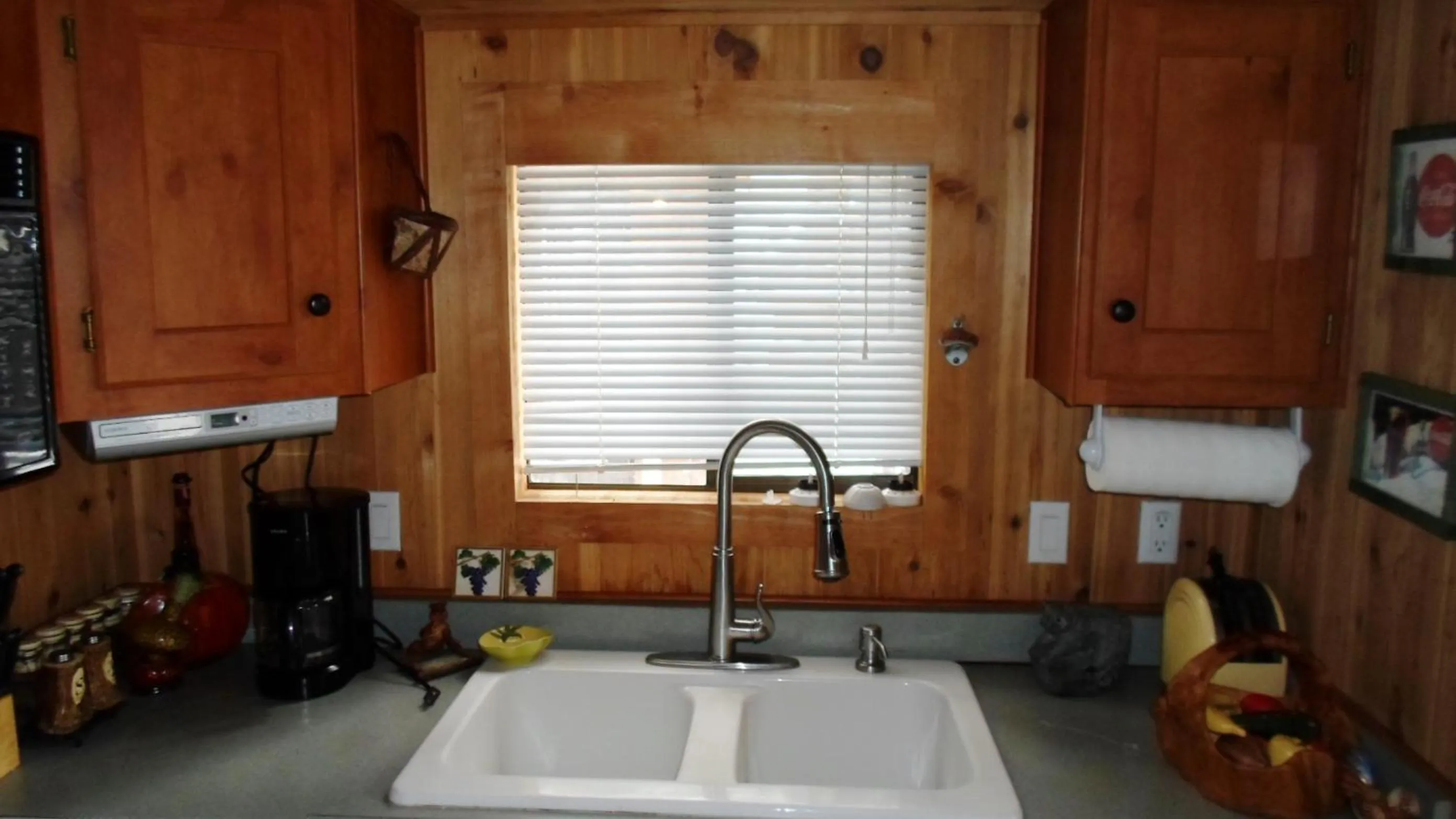 Kitchen or kitchenette in Cedar Pines Resort