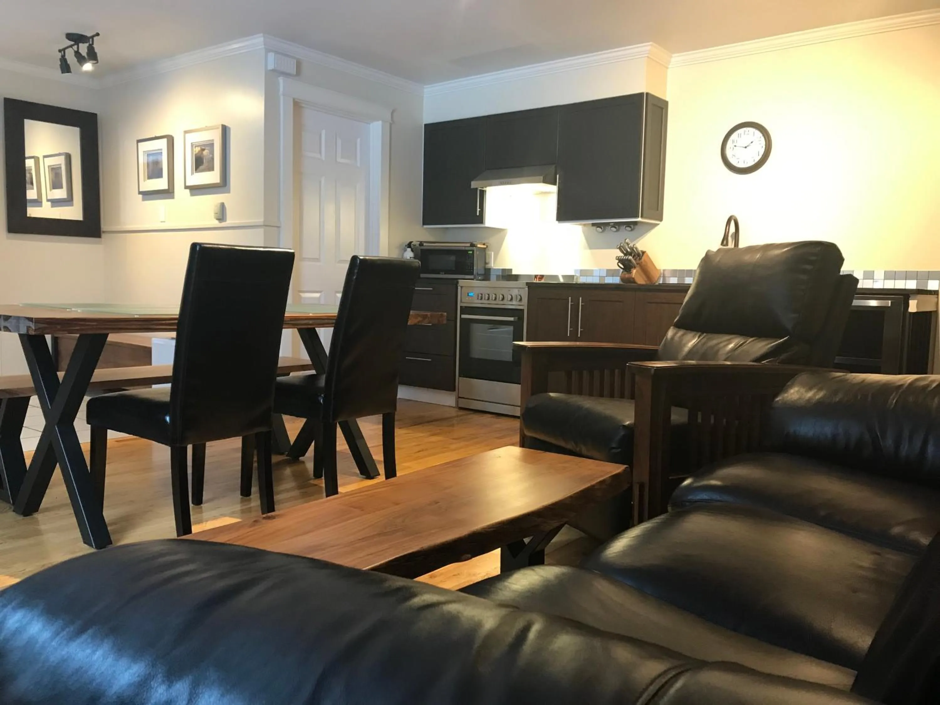 Canadian Rockies Inn - Adults only