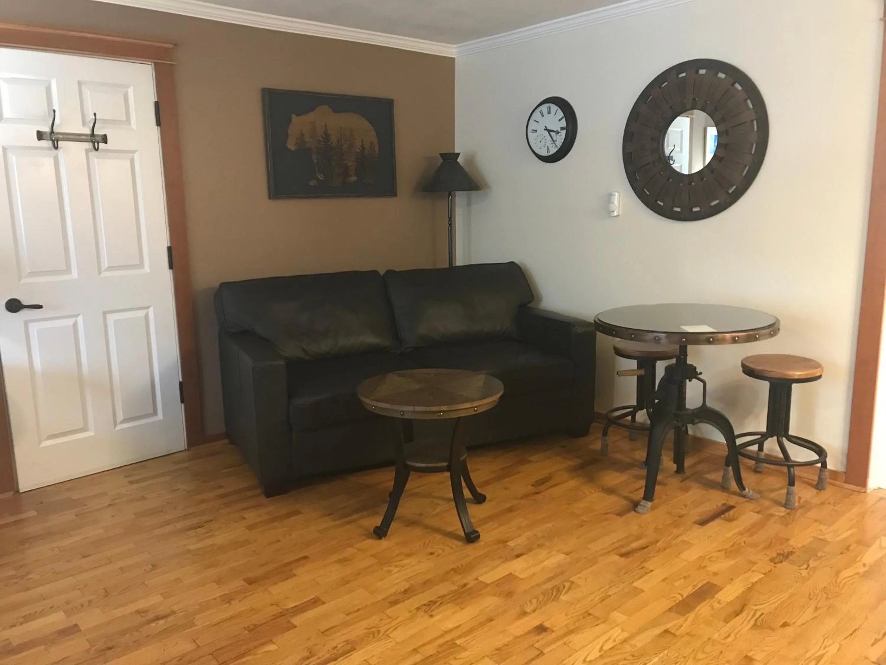 Canadian Rockies Inn - Adults only