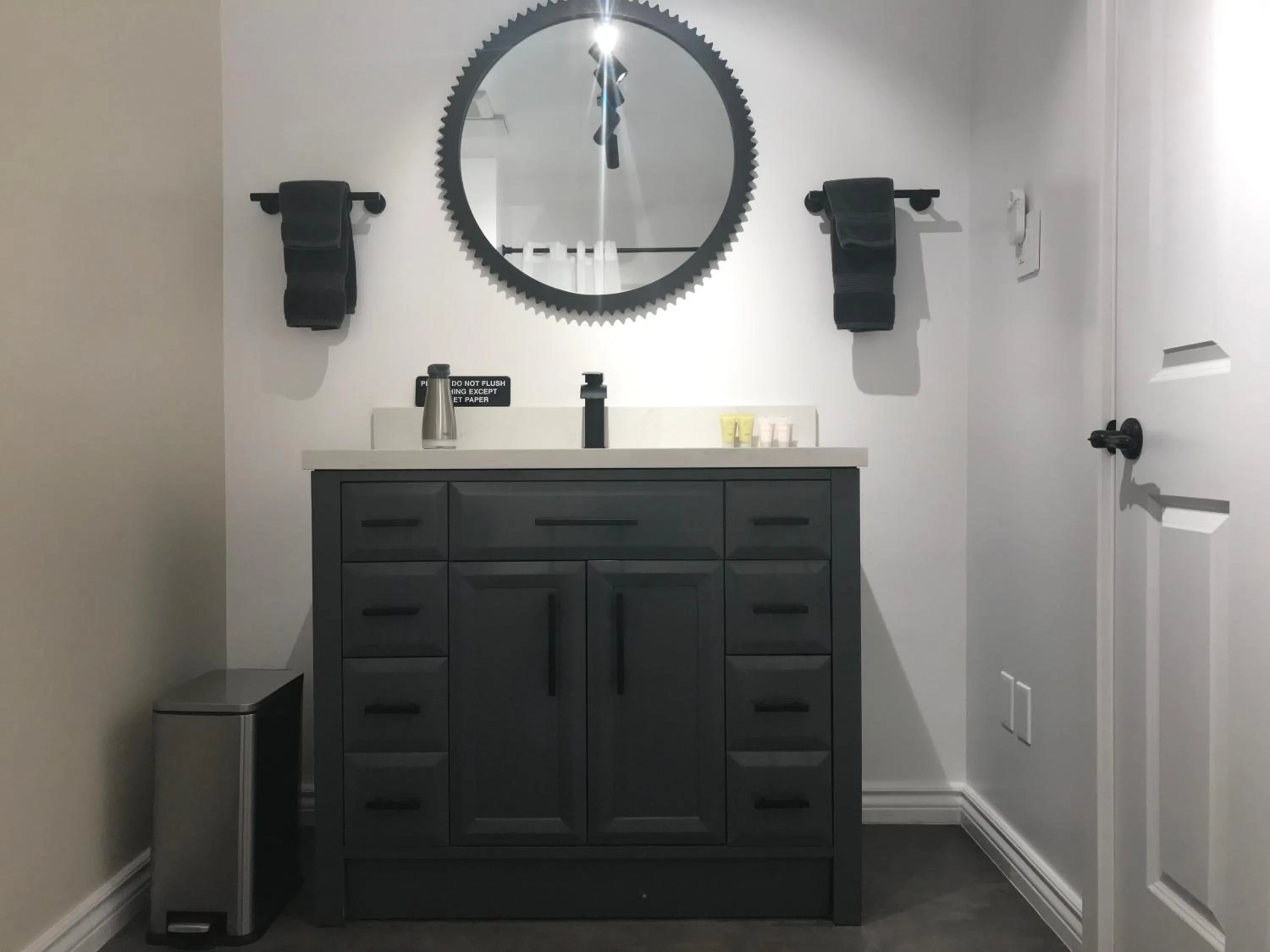 Canadian Rockies Inn - Adults only