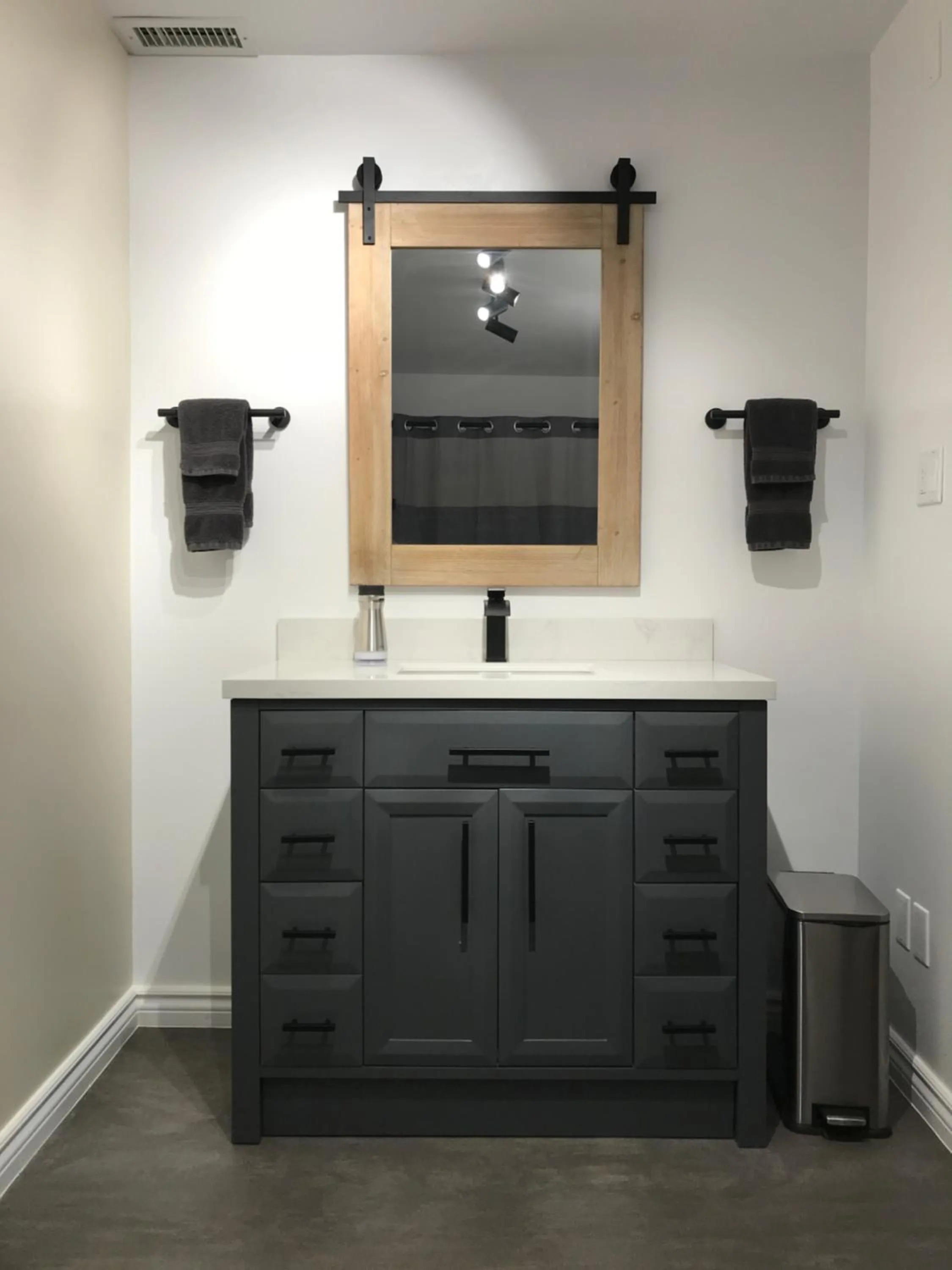 Canadian Rockies Inn - Adults only