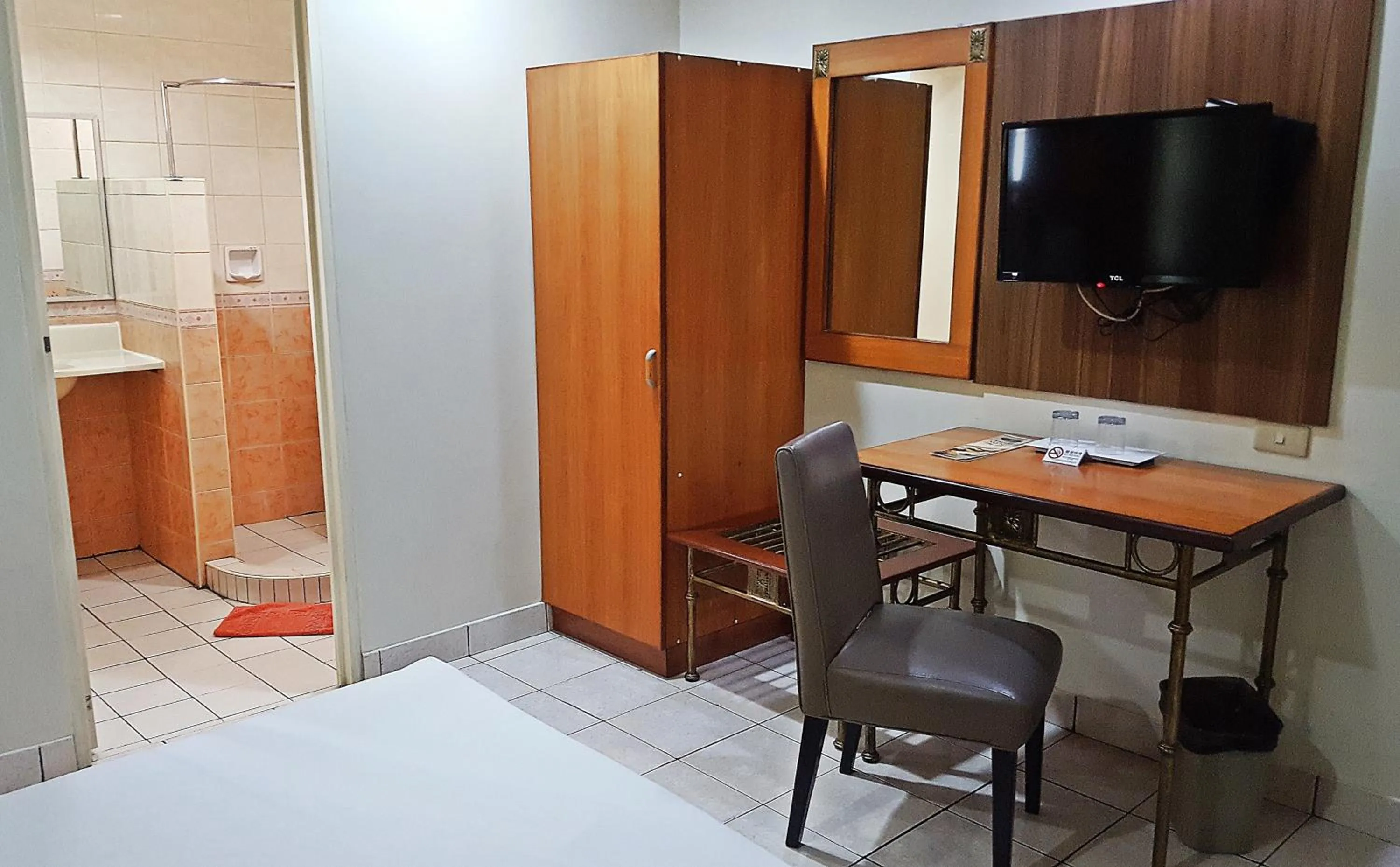 Bedroom, Bed in Golden Valley Hotel