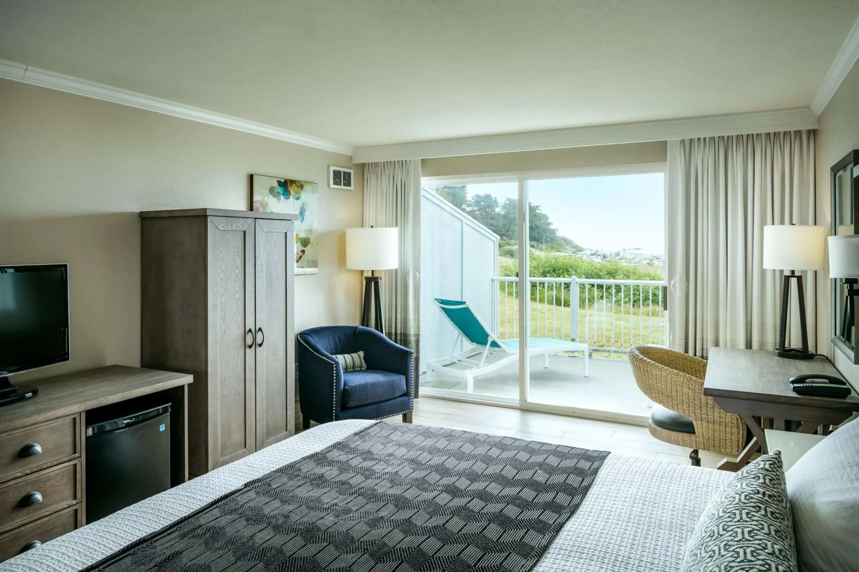 Photo of the whole room, Bed in Beachfront Inn