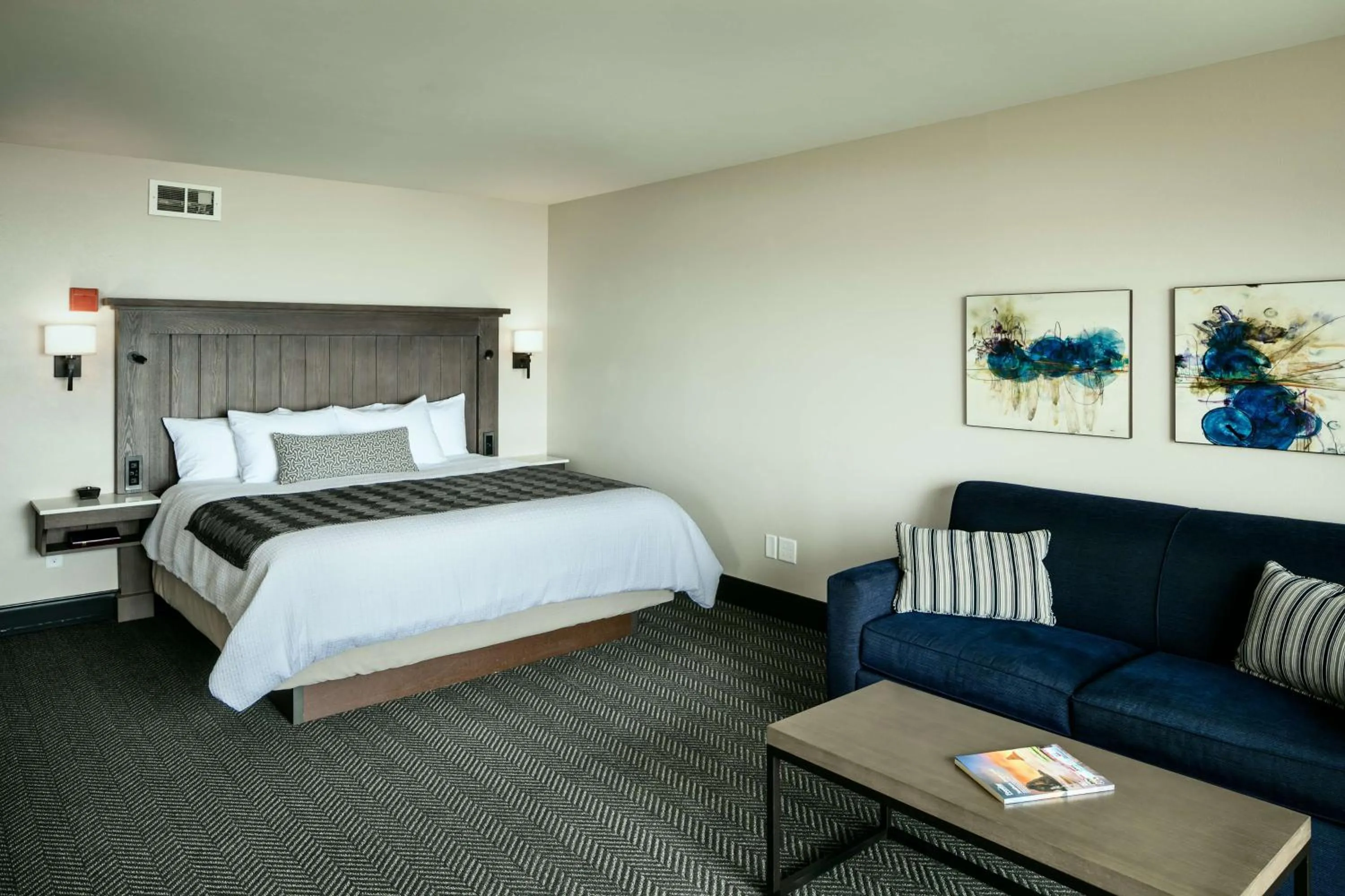 Photo of the whole room, Bed in Beachfront Inn