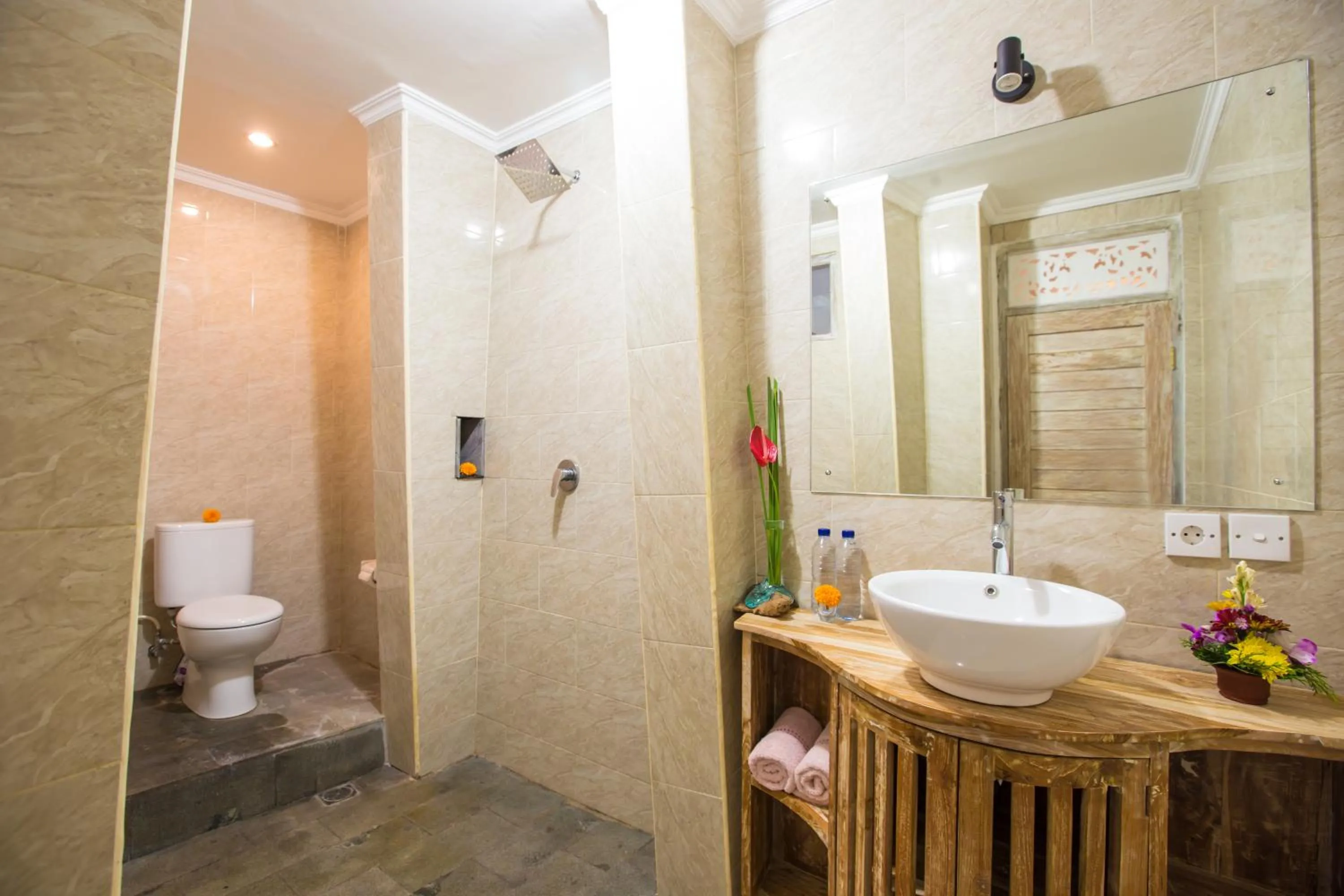 Shower in Pondok Permata Homestay