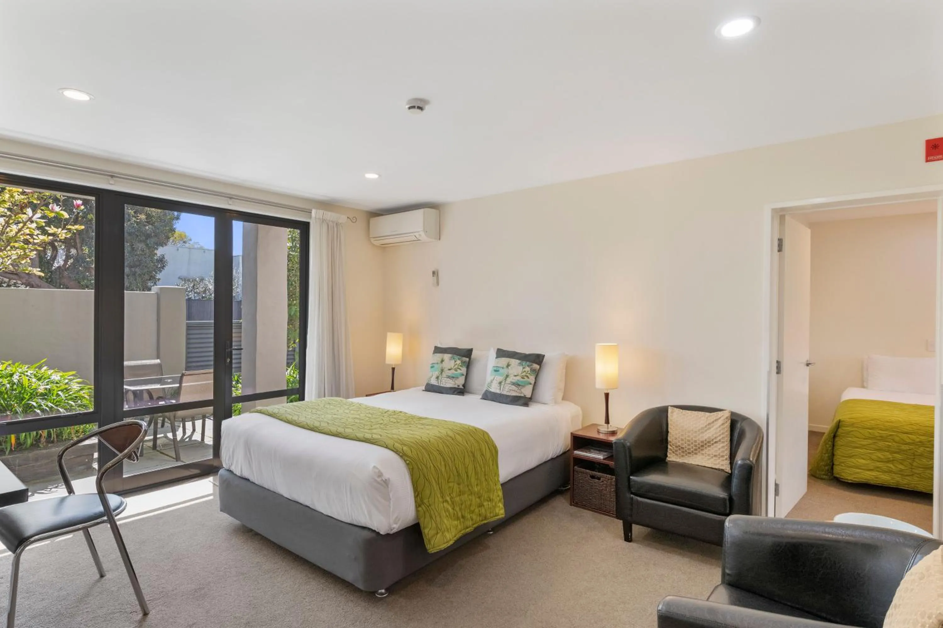 Bed in Nautilus Lodge Motel