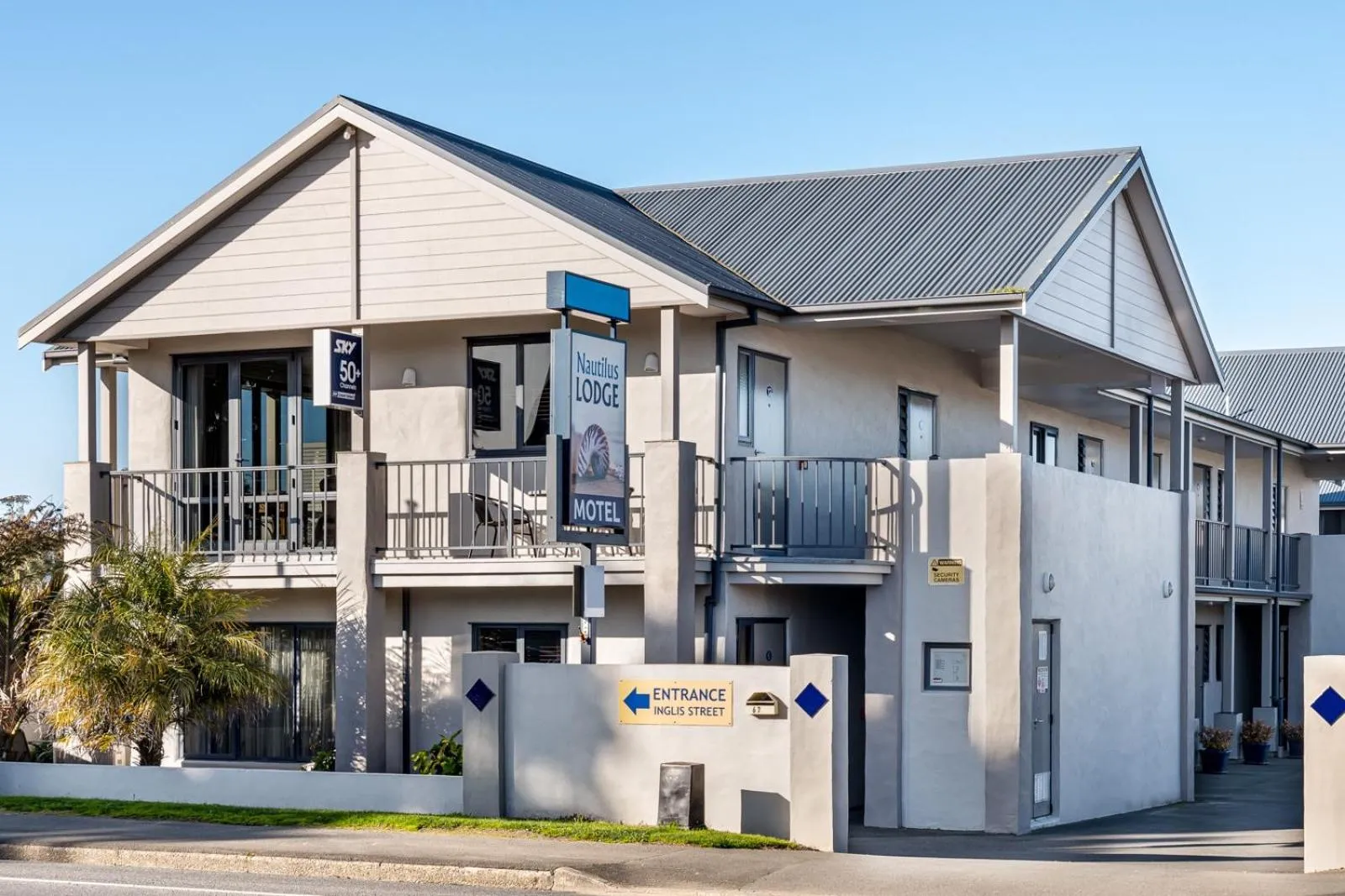 Property building in Nautilus Lodge Motel