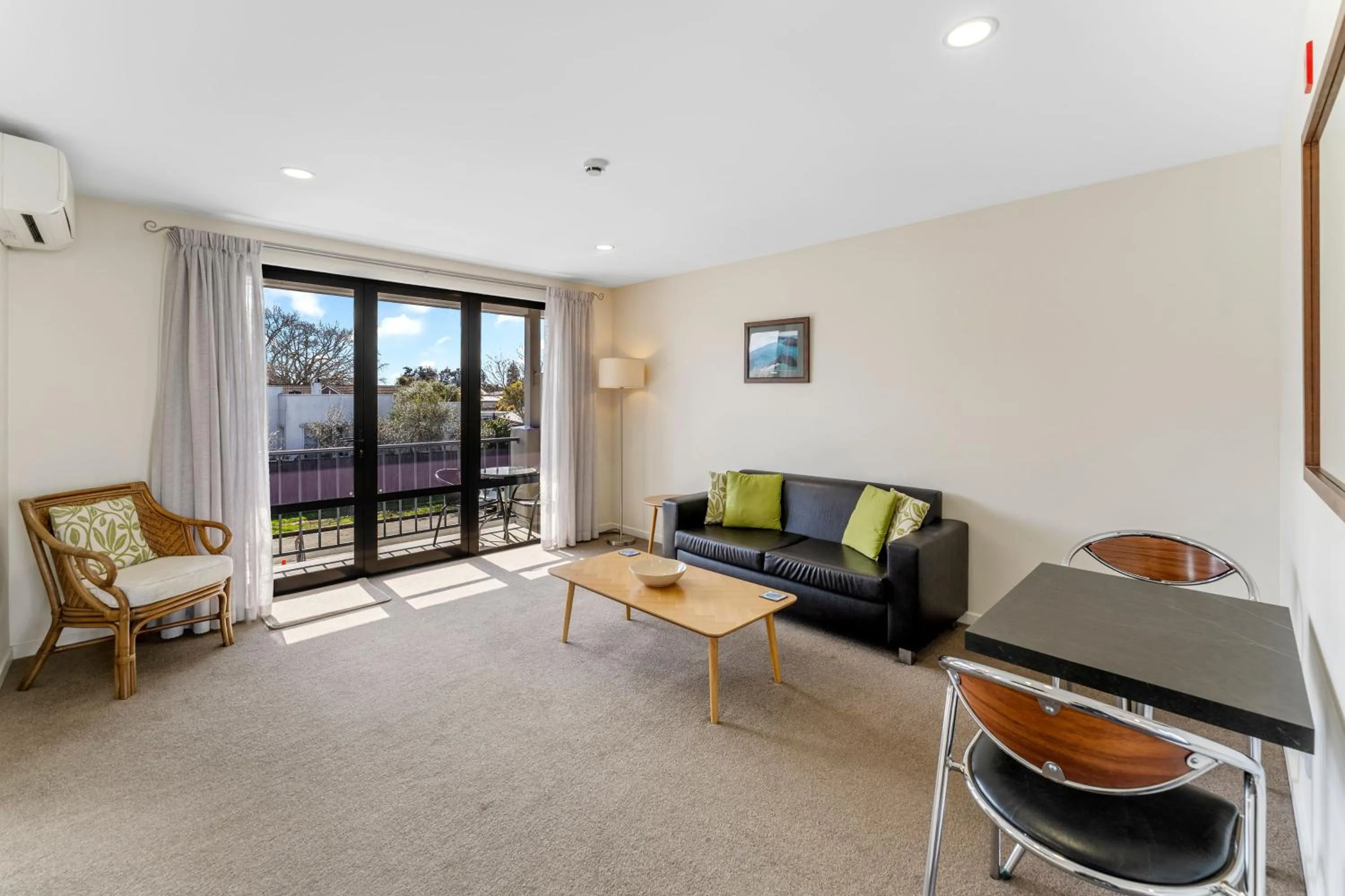 Seating area in Nautilus Lodge Motel