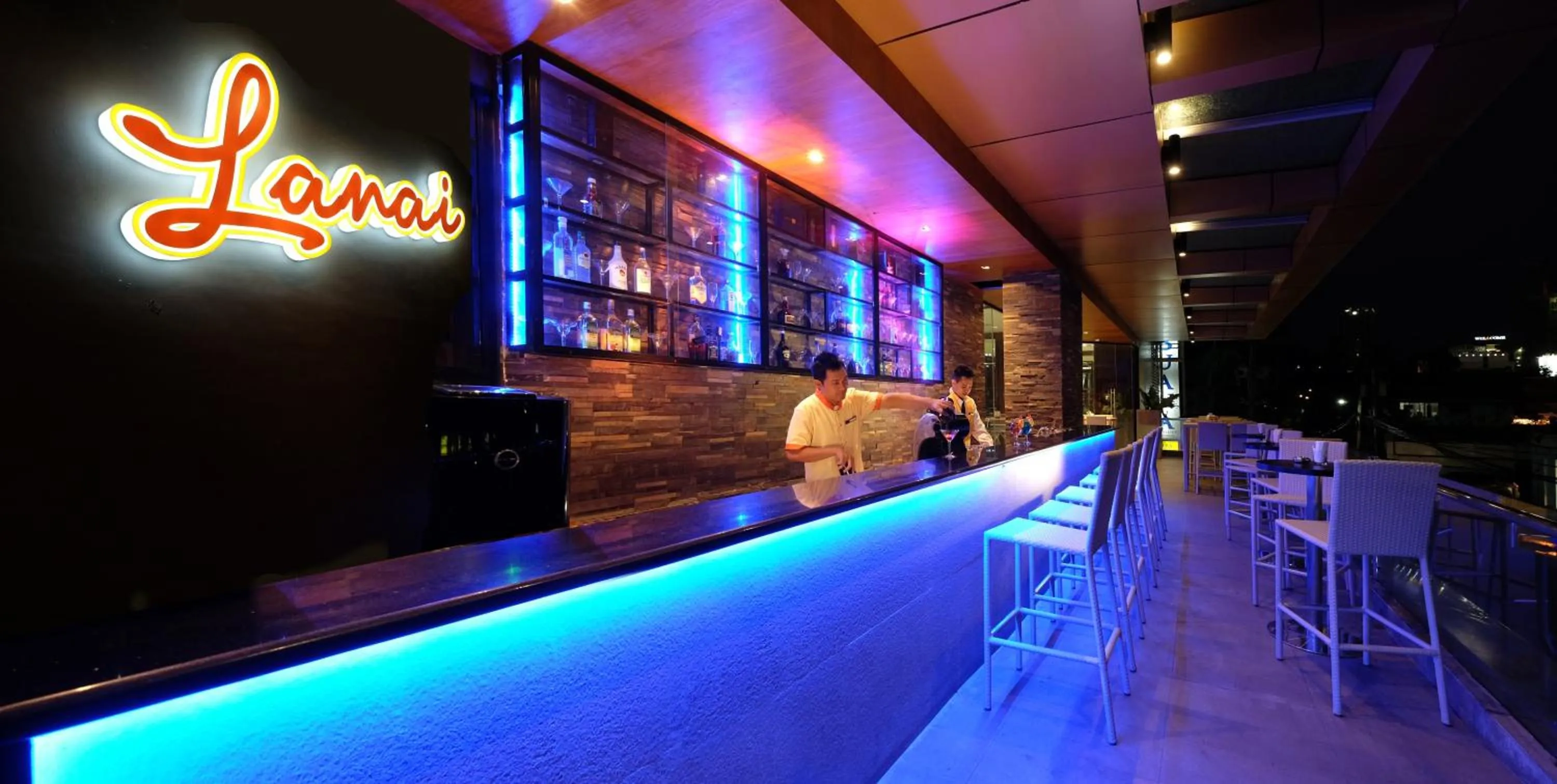 Lounge or bar in Golden Prince Hotel & Suites