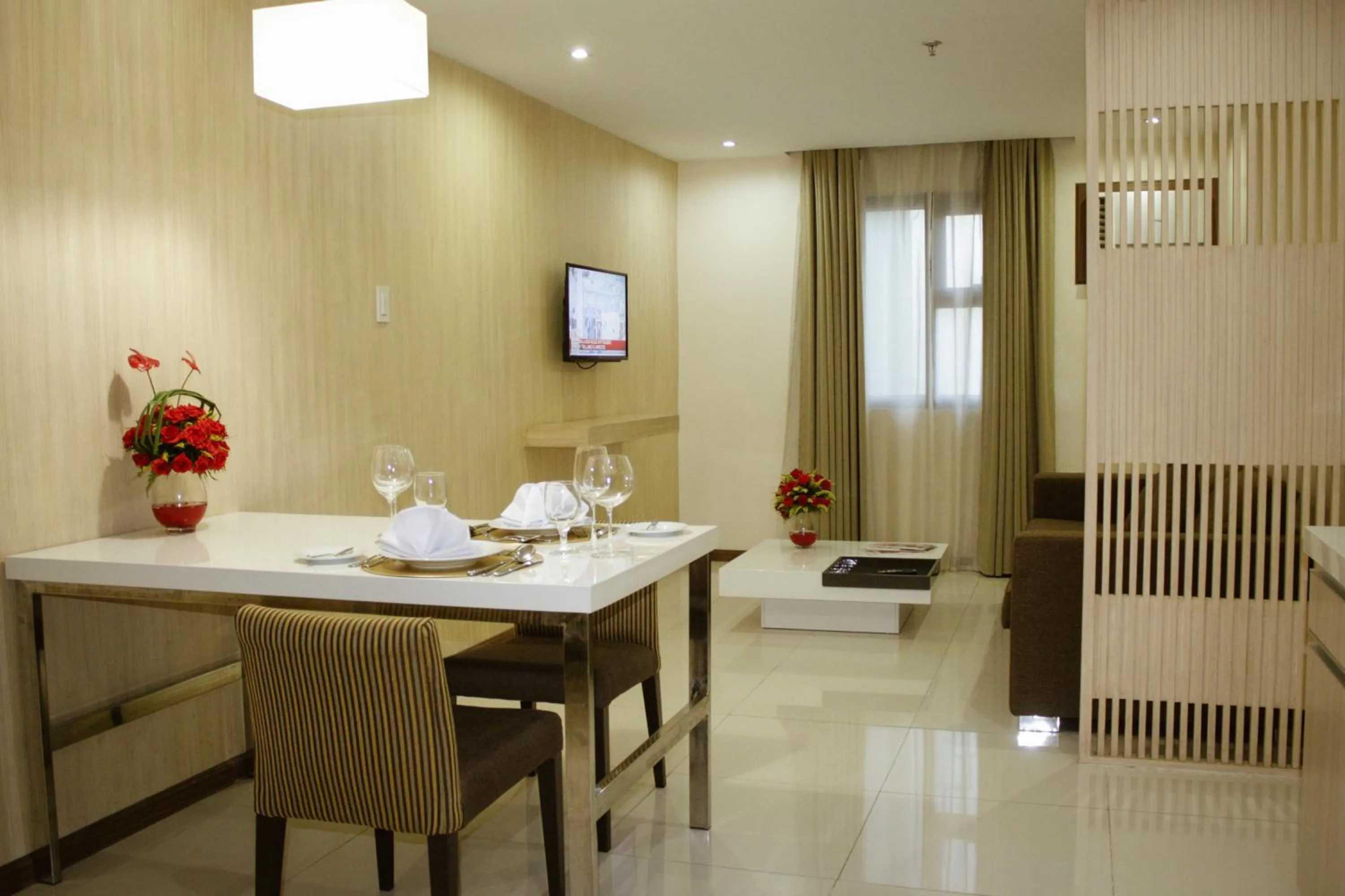 Dining area in Golden Prince Hotel & Suites