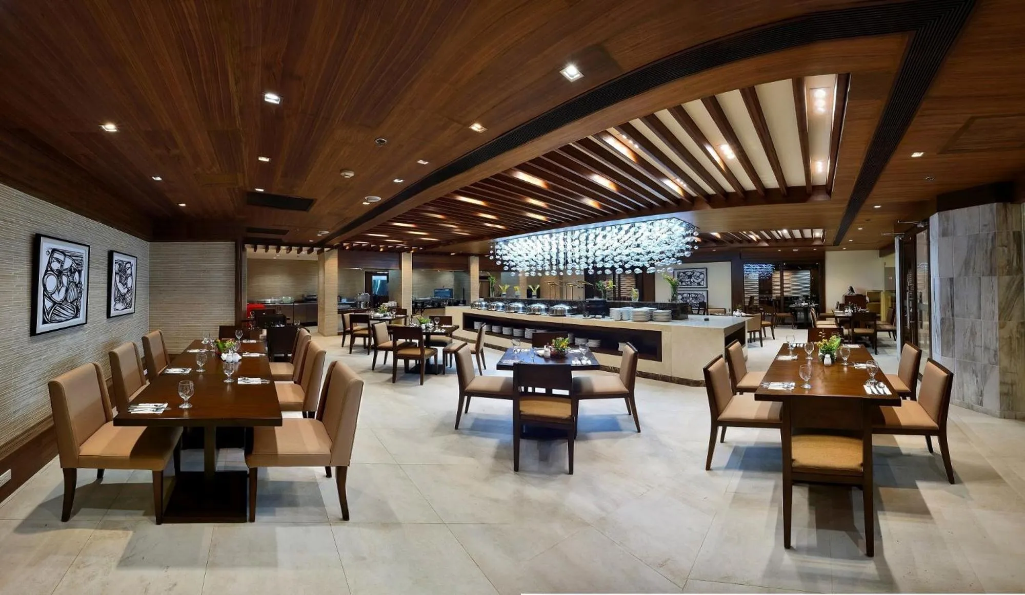 Restaurant/places to eat in Golden Prince Hotel & Suites