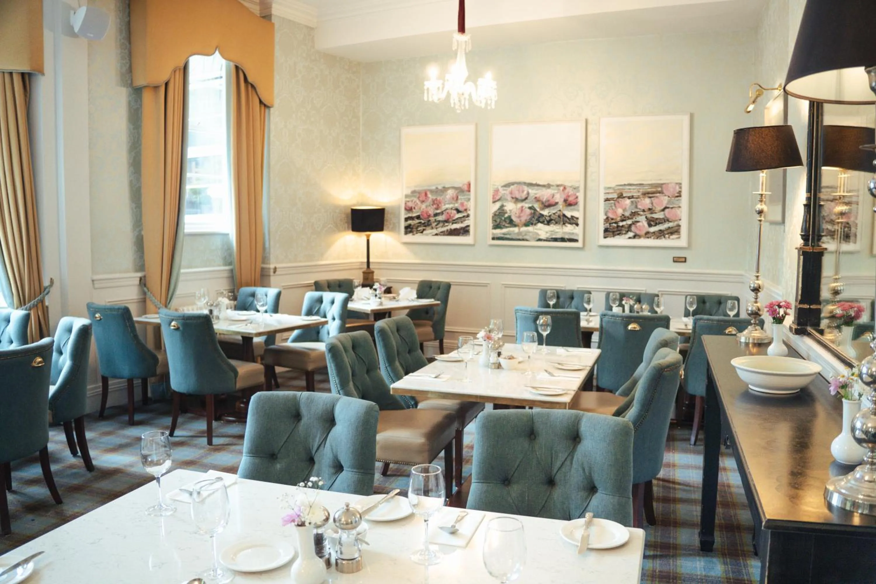 Restaurant/places to eat in Old Ground Hotel