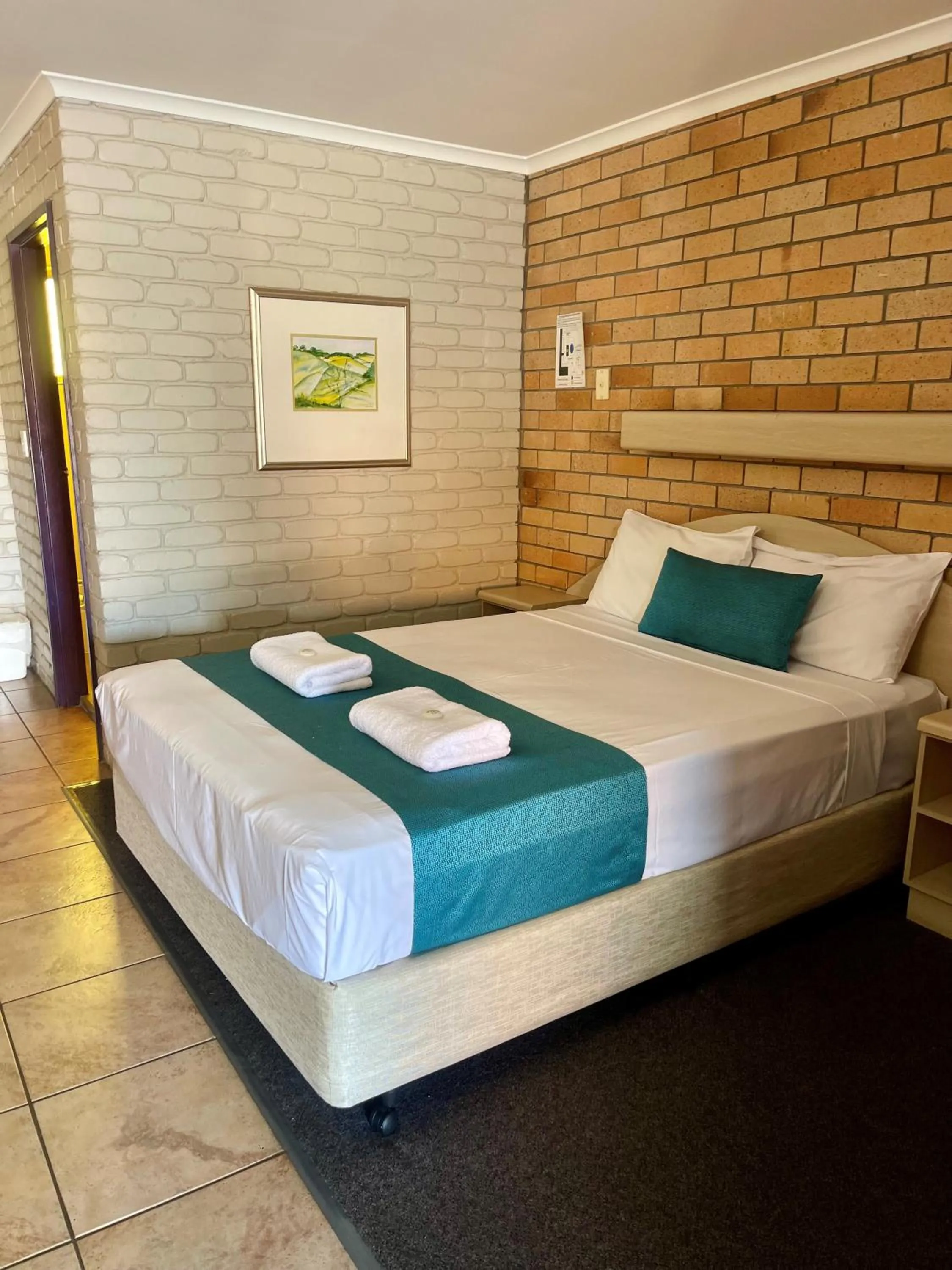 Bedroom, Bed in Castle Motor Lodge