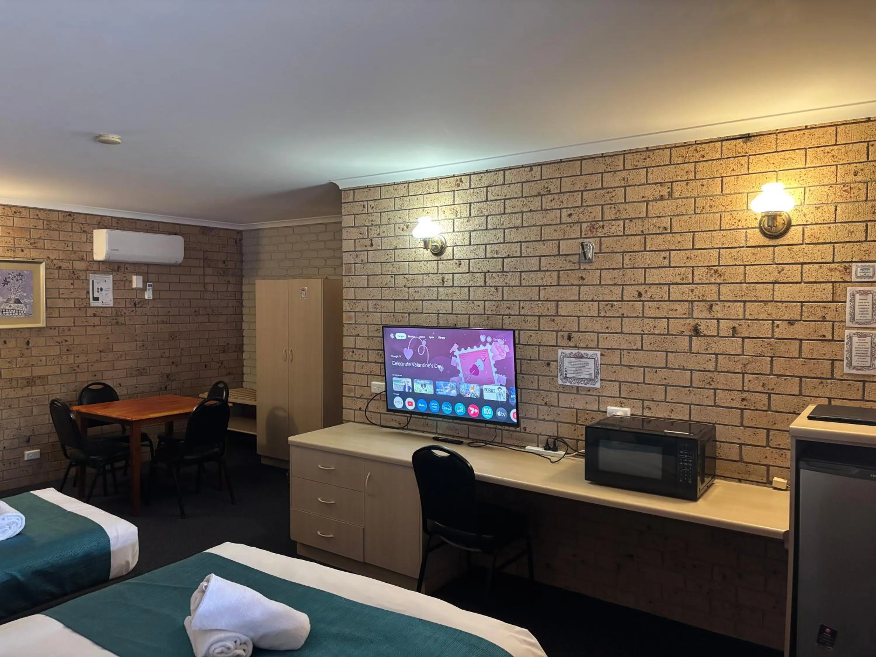 Bed in Castle Motor Lodge