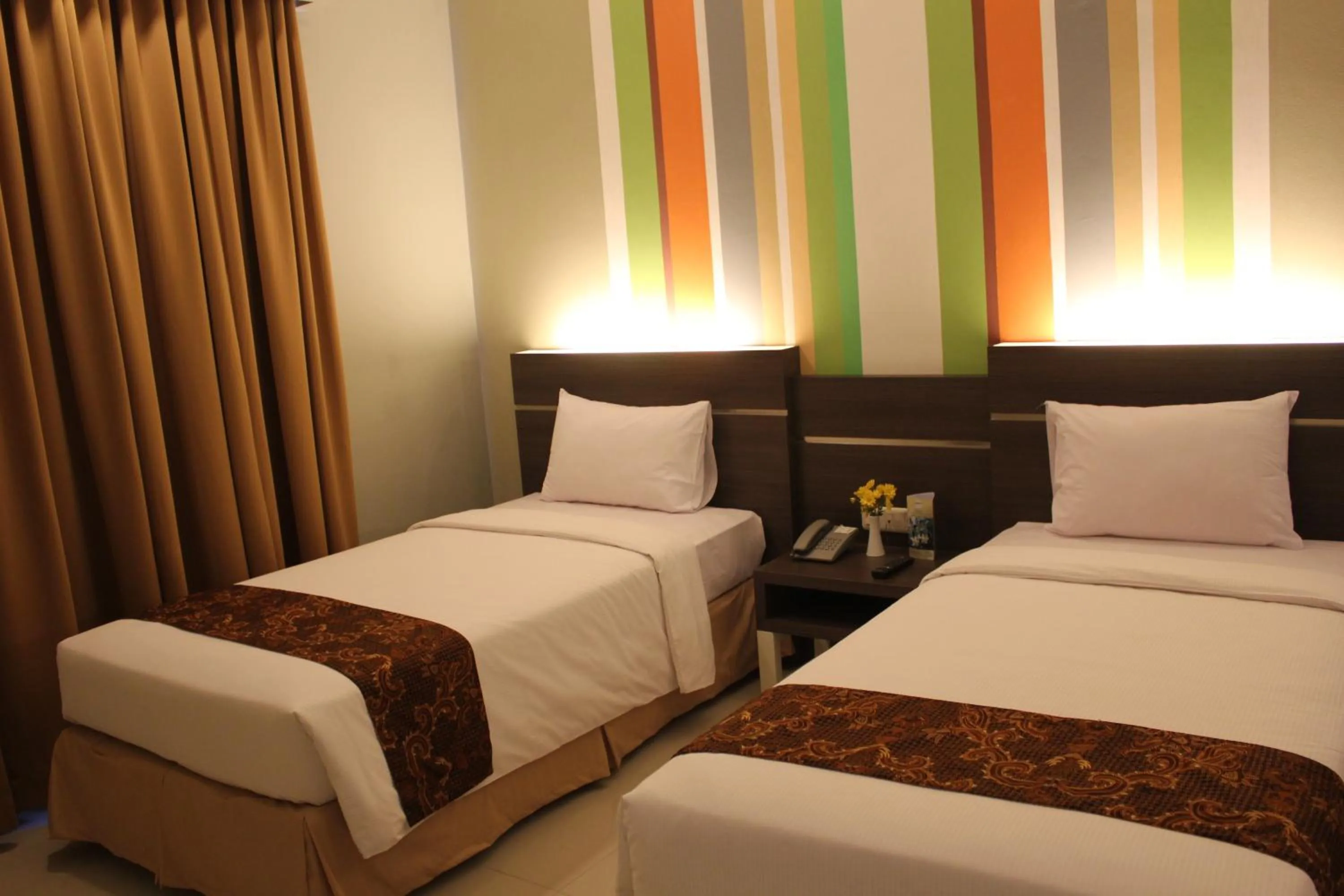 Bed in Pose In Hotel Solo