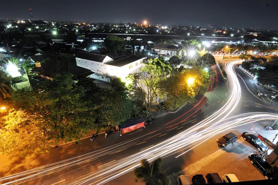 Bird's eye view in Pose In Hotel Solo