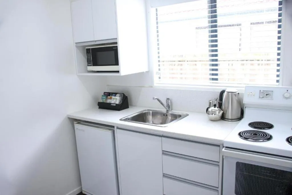 Kitchen or kitchenette in Camelot On Ulster