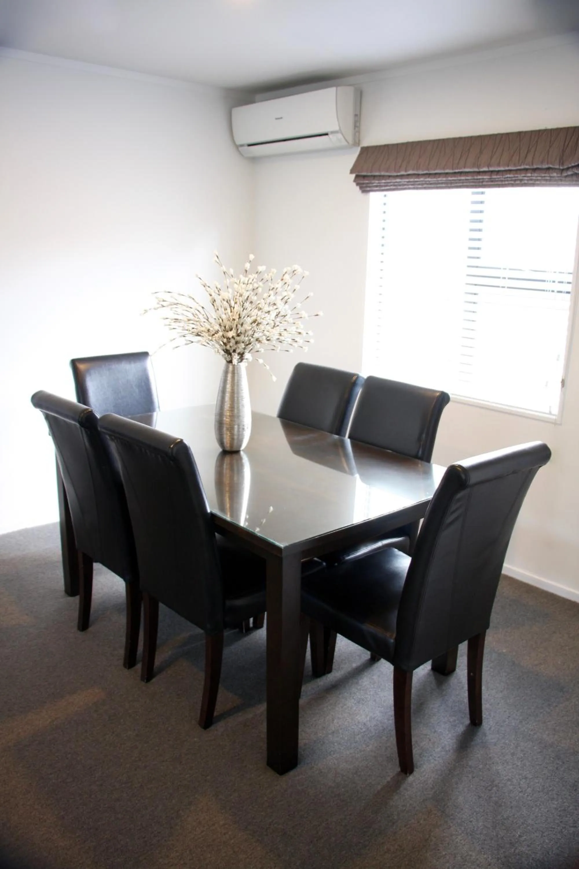 Dining area in Camelot On Ulster