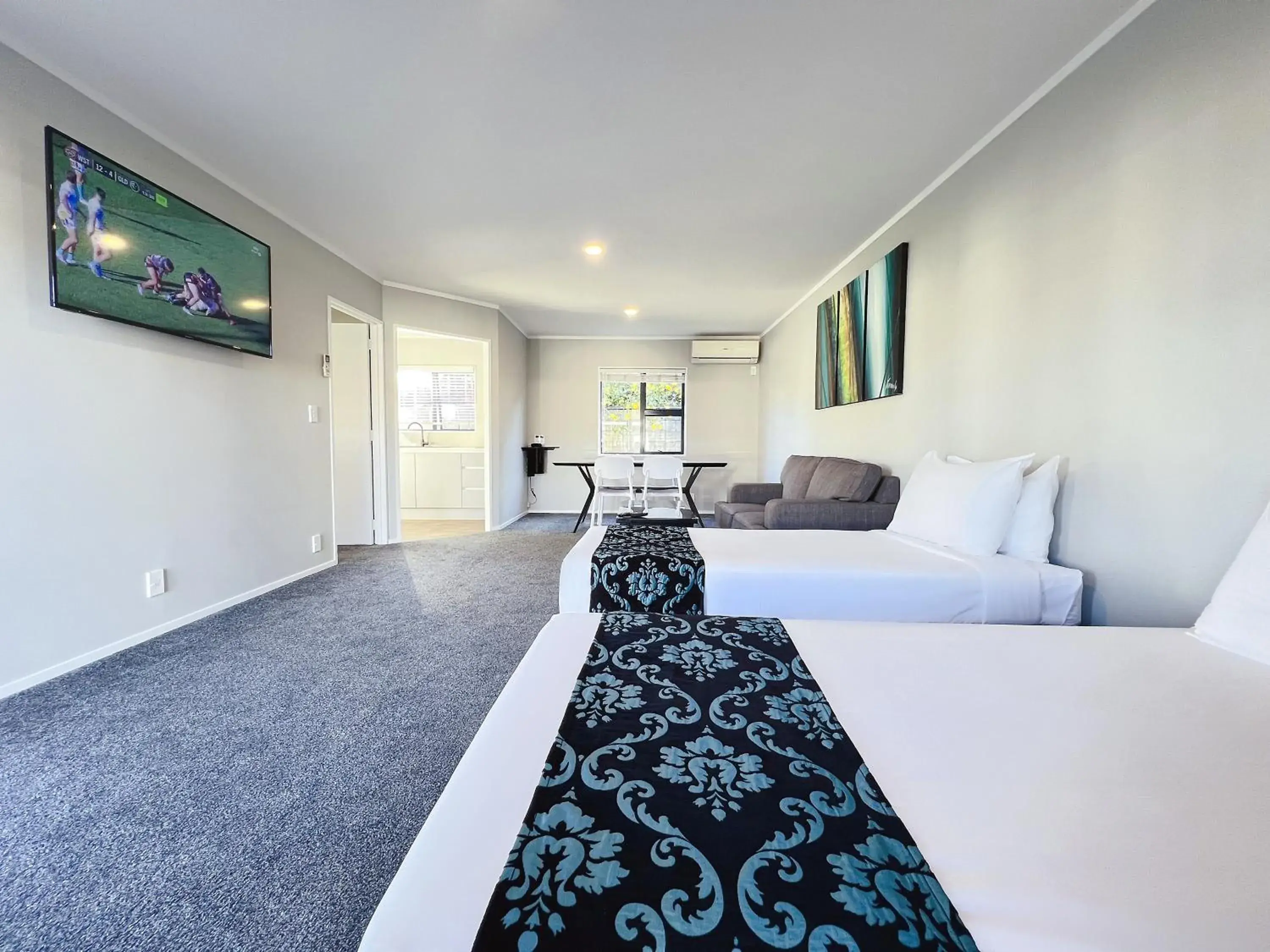 Large One-Bedroom Apartment in Camelot On Ulster Large One-Bedroom Apartment in Camelot On Ulster