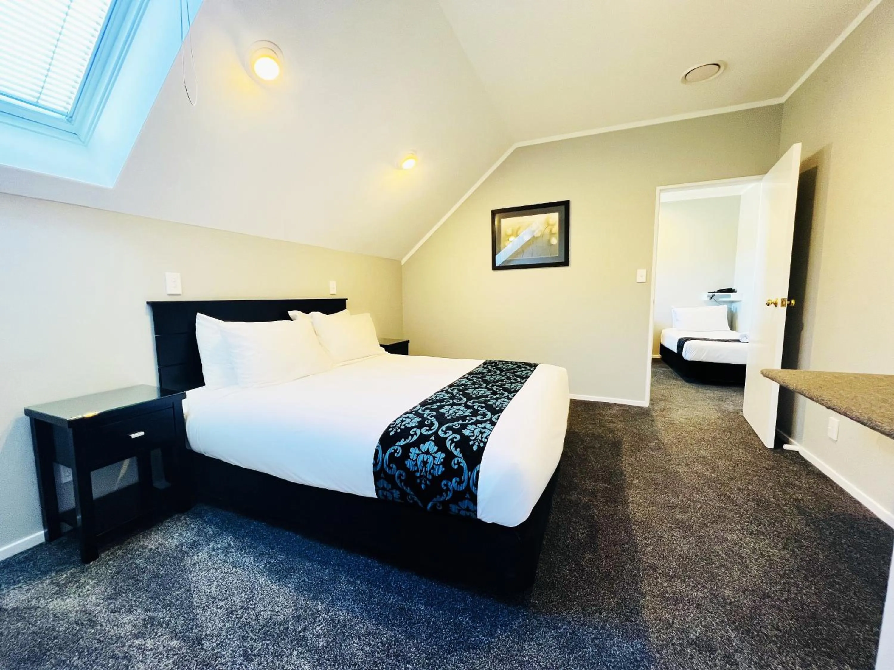 Bedroom, Bed in Camelot On Ulster