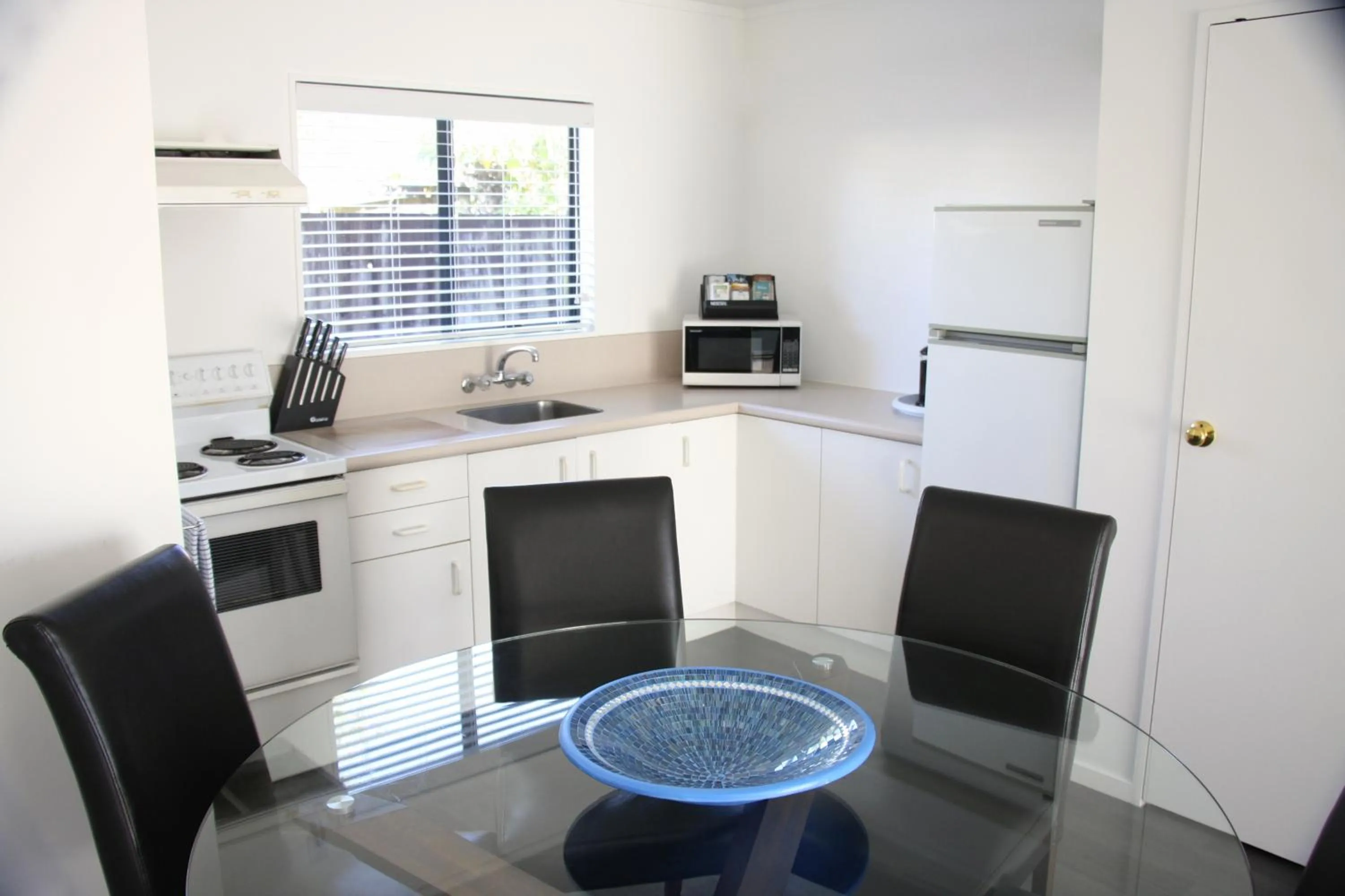 Kitchen or kitchenette in Camelot On Ulster